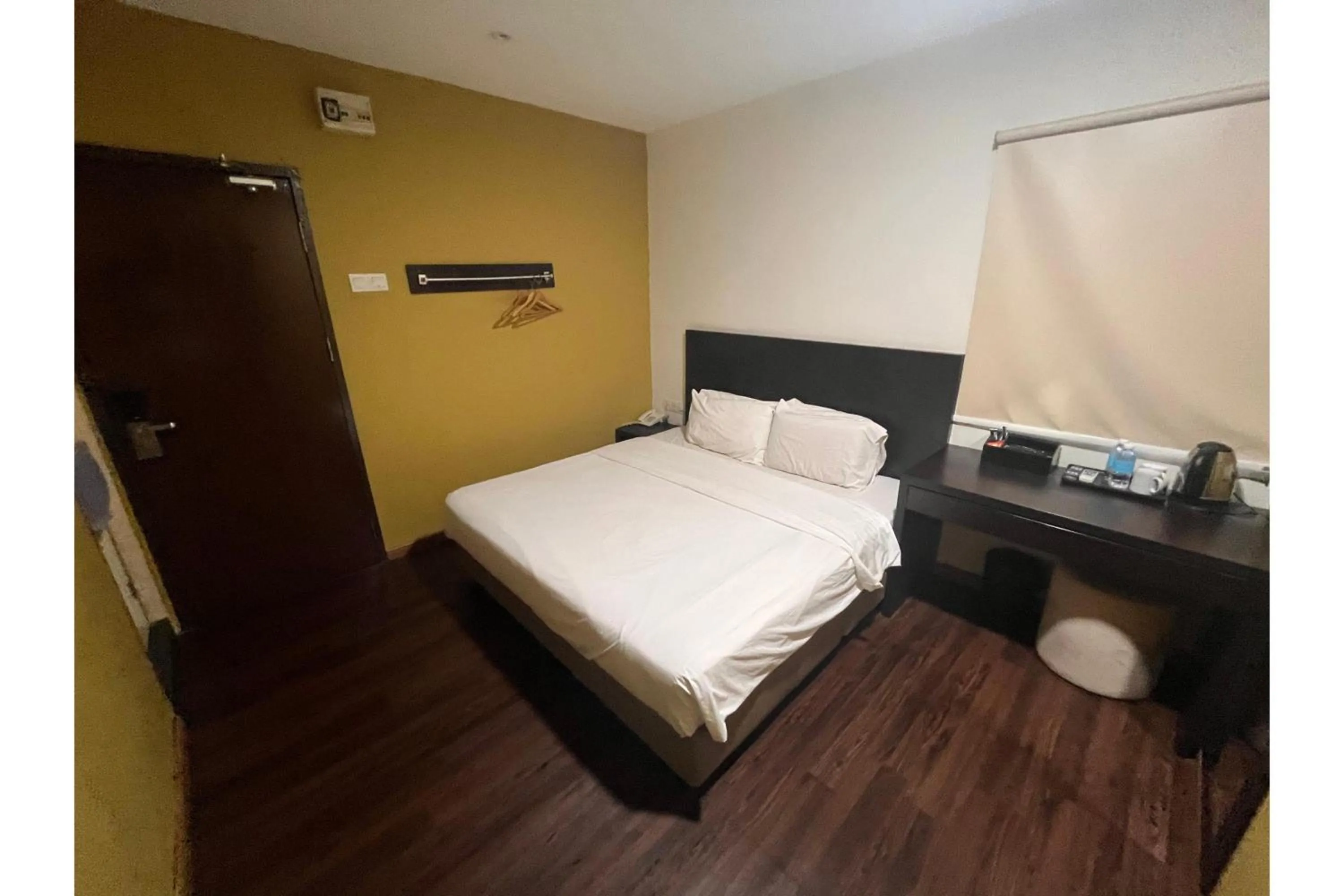 Bedroom, Bed in Grand World Hotel