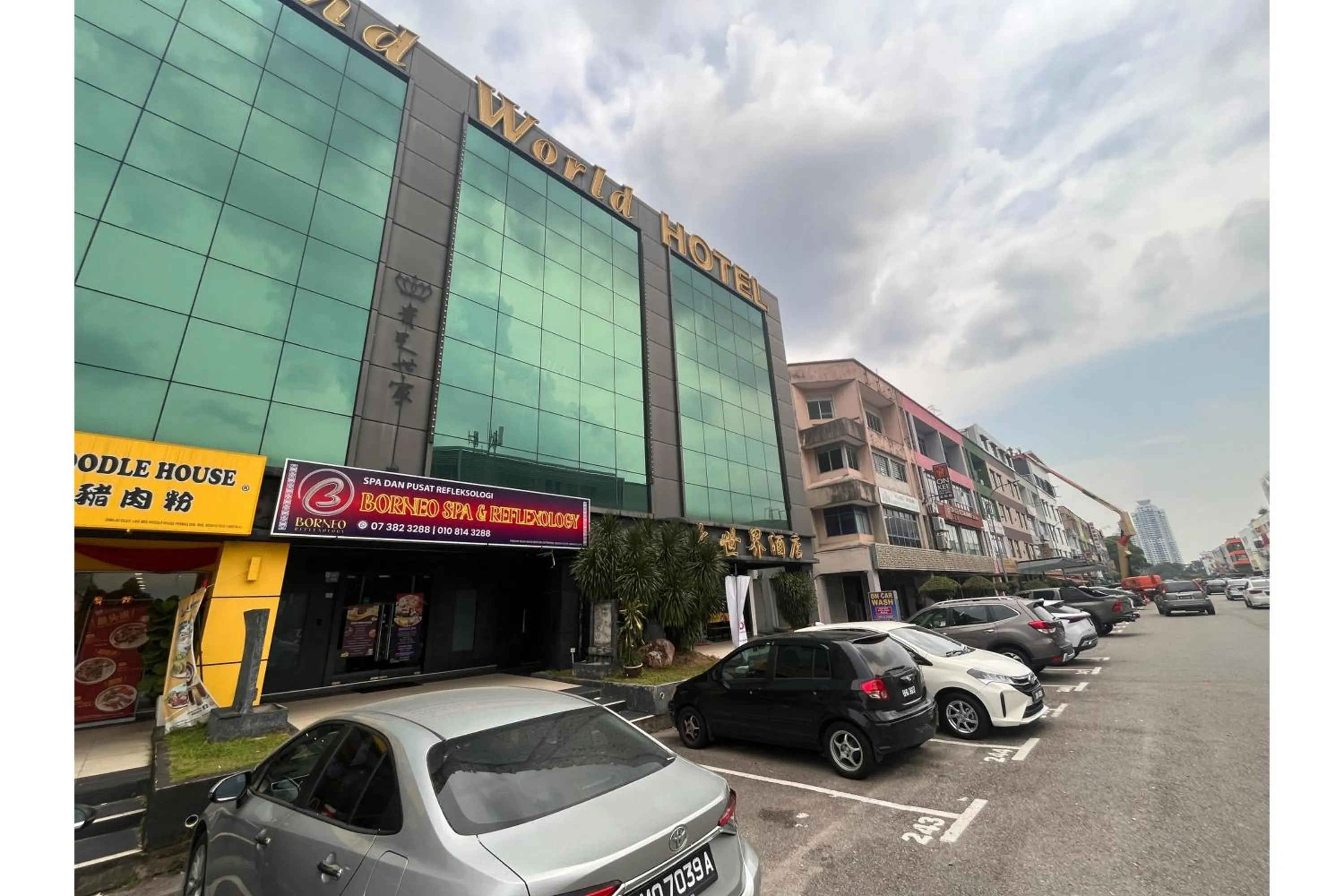 Facade/entrance in Grand World Hotel