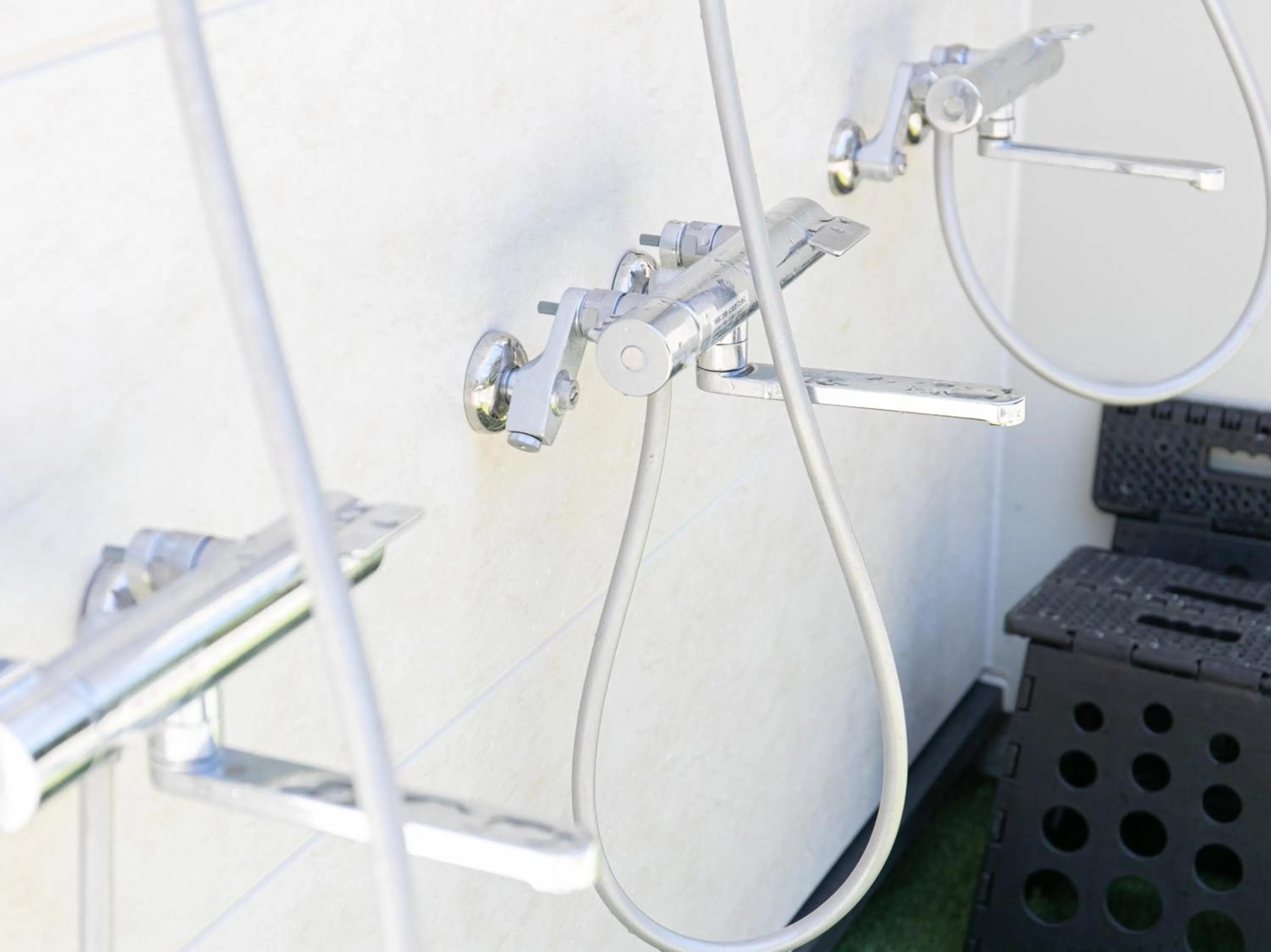 Shower in Tabist Guest house Pumping Surf