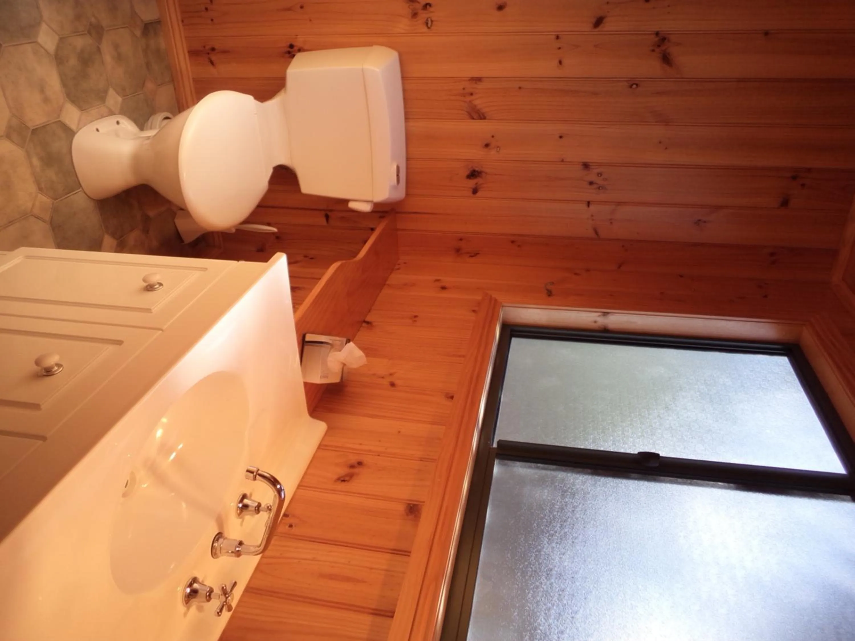 Bathroom in Bicheno East Coast Holiday Park