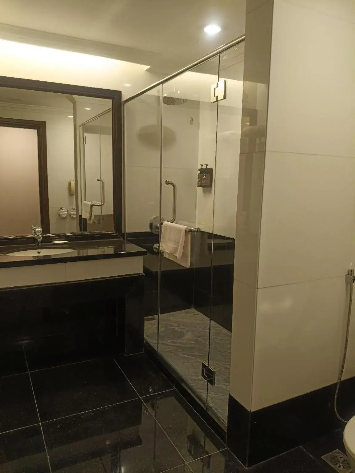 Superior King or Twin Room in Imperial Hotel Miri Superior King or Twin Room in Imperial Hotel Miri