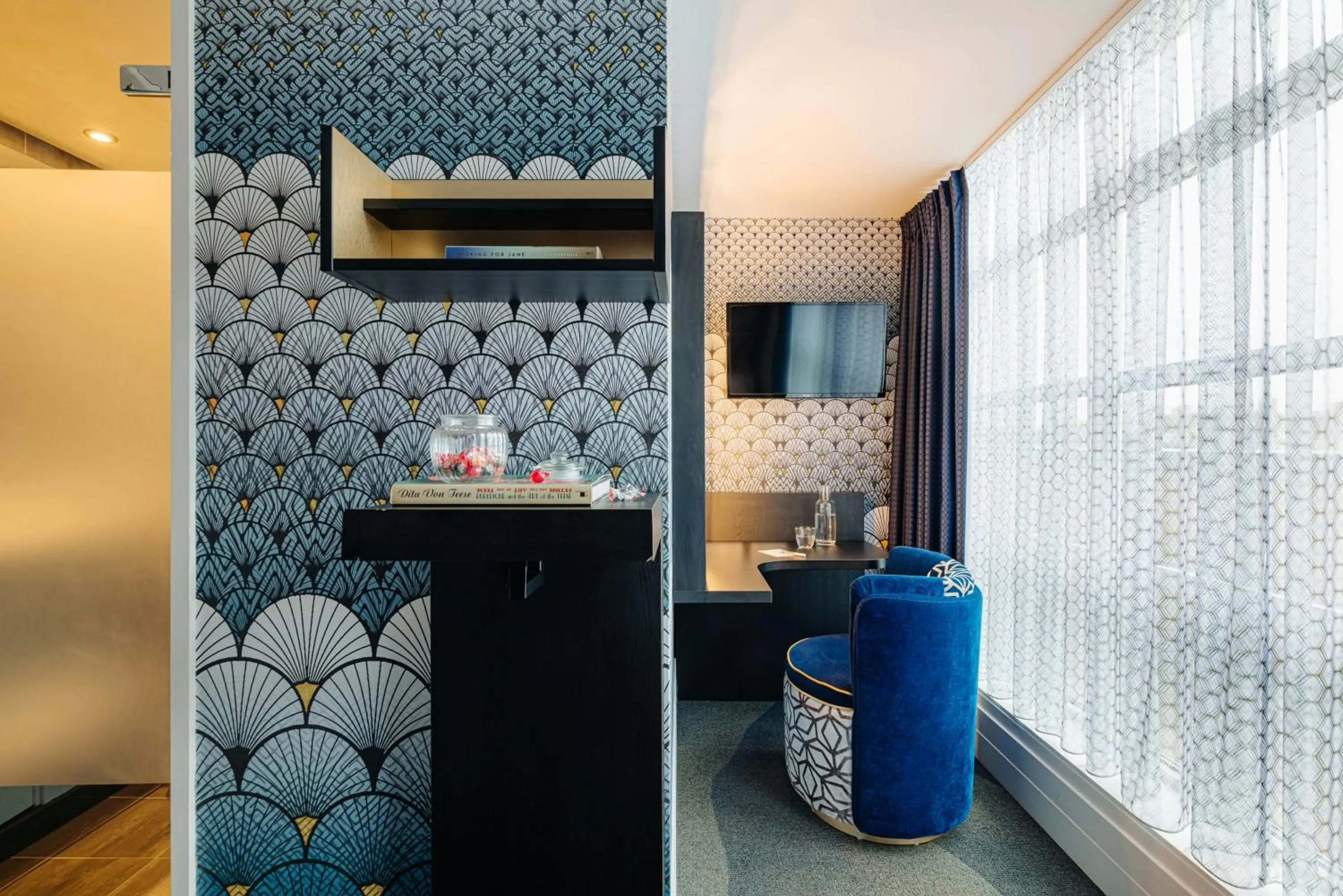 Photo of the whole room in NYX Hotel Amsterdam Rembrandt Square