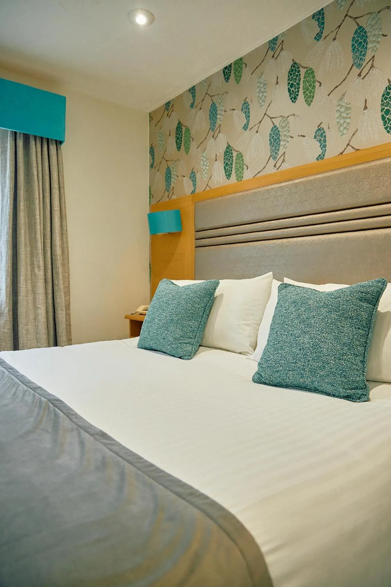 Bedroom, Bed in The Briar Court Hotel