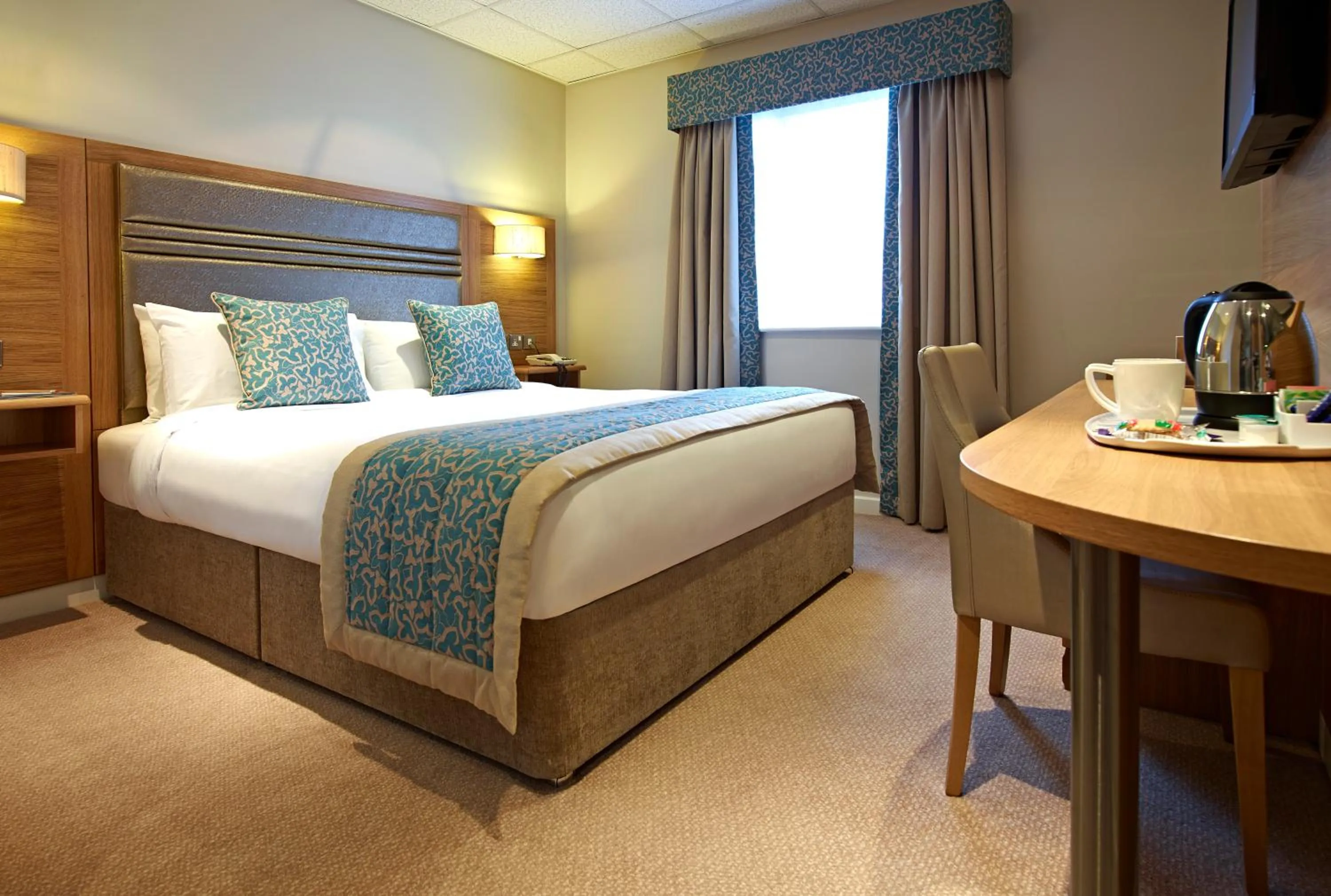 Bedroom, Bed in The Briar Court Hotel