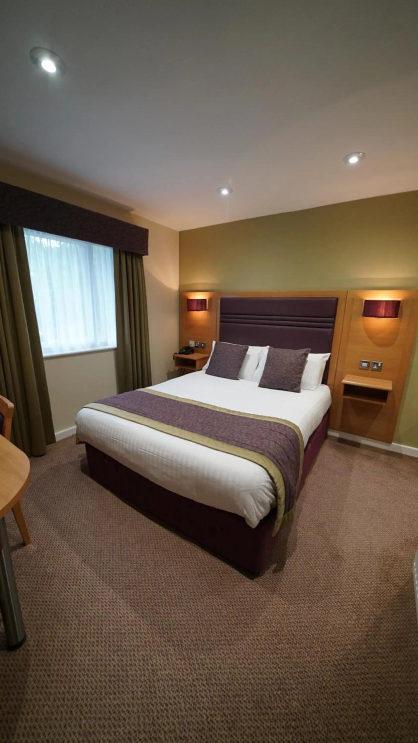 Bedroom, Bed in The Briar Court Hotel