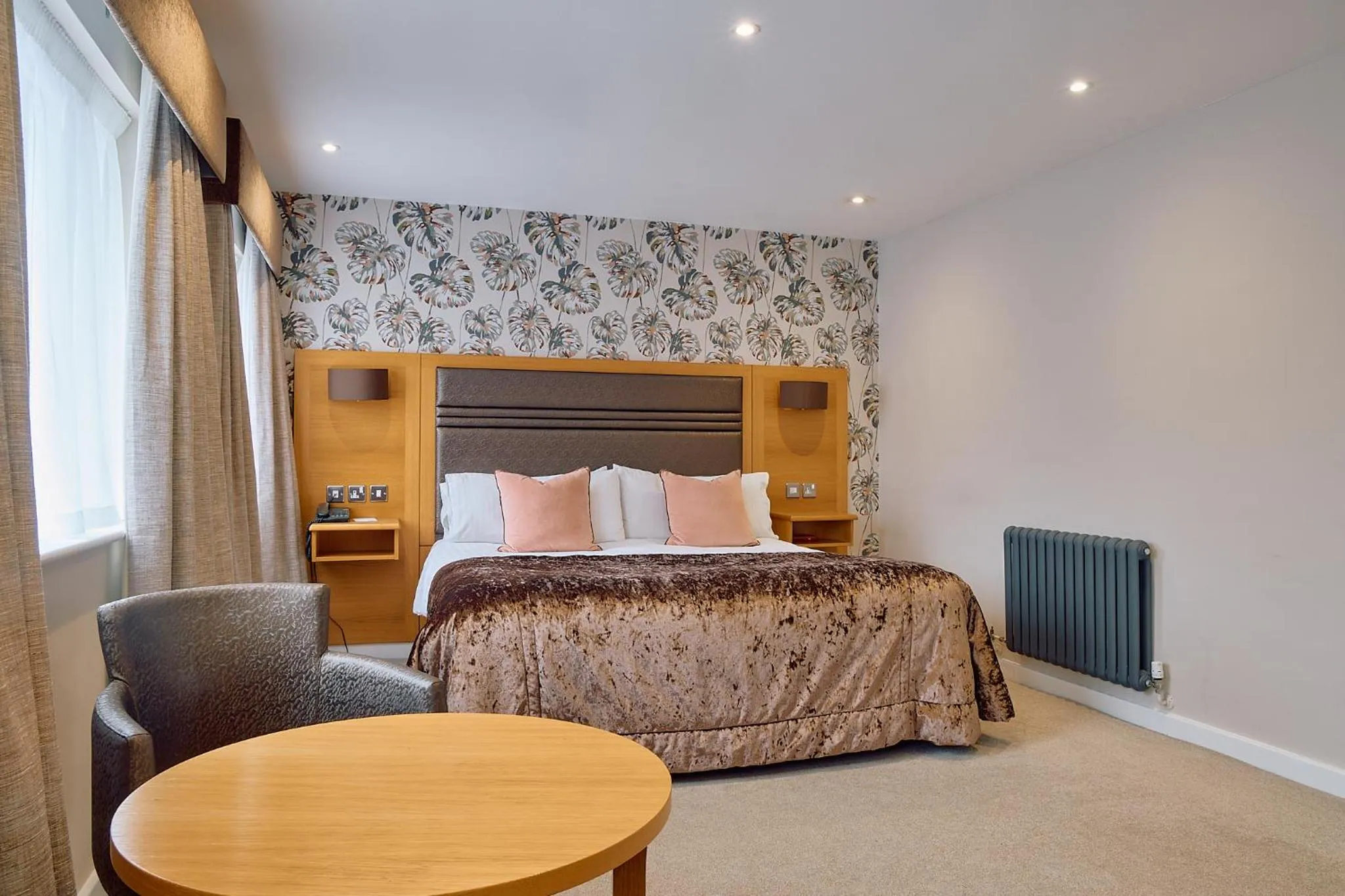 Bedroom, Bed in The Briar Court Hotel