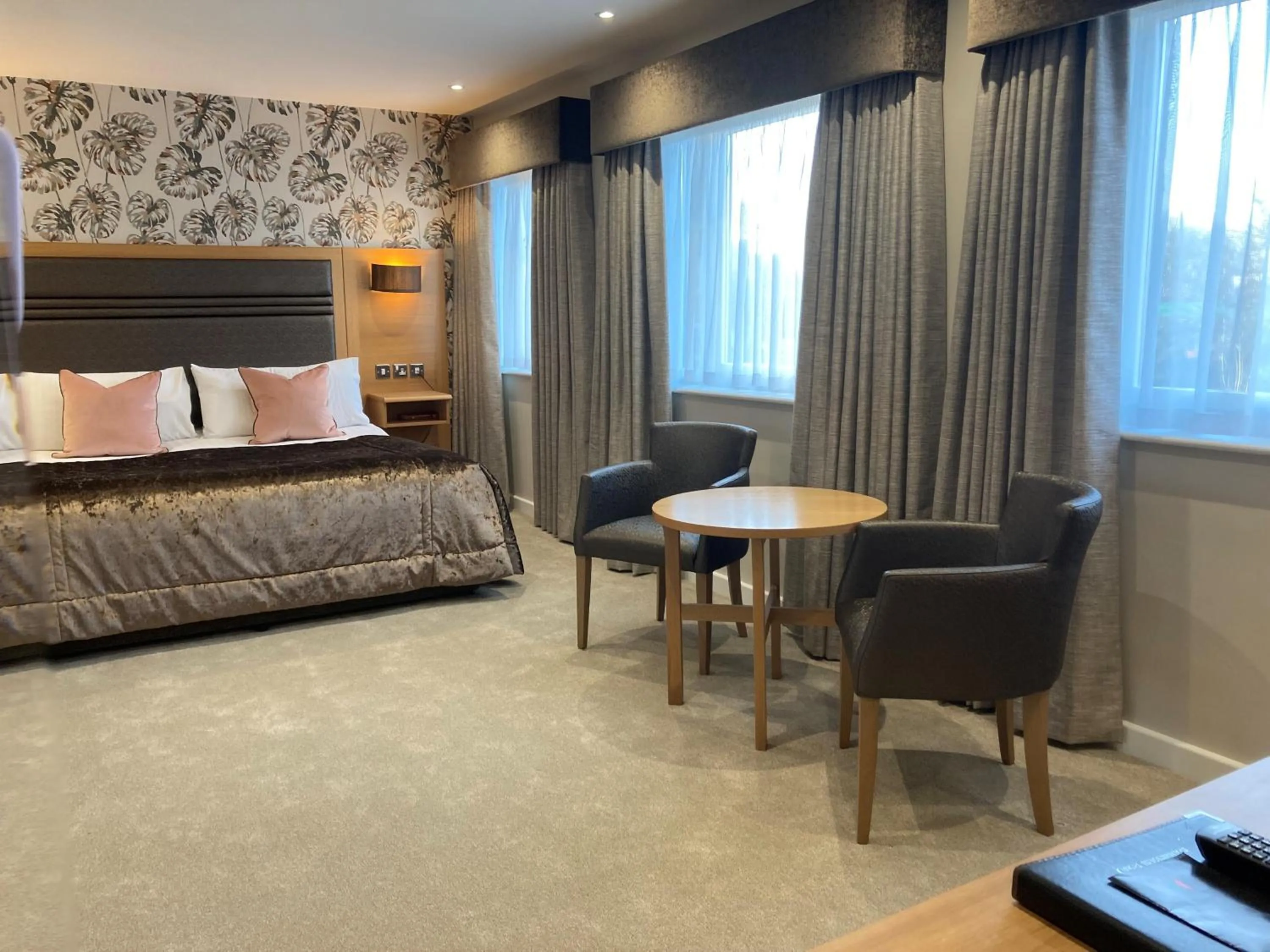 Bedroom, Bed in The Briar Court Hotel