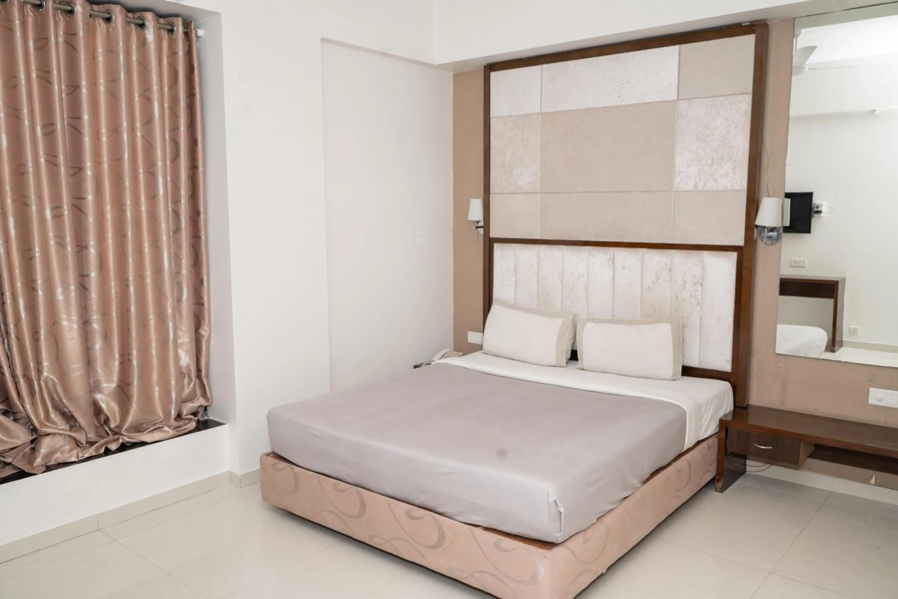 Bedroom, Bed in Hotel Executive Silver Inn