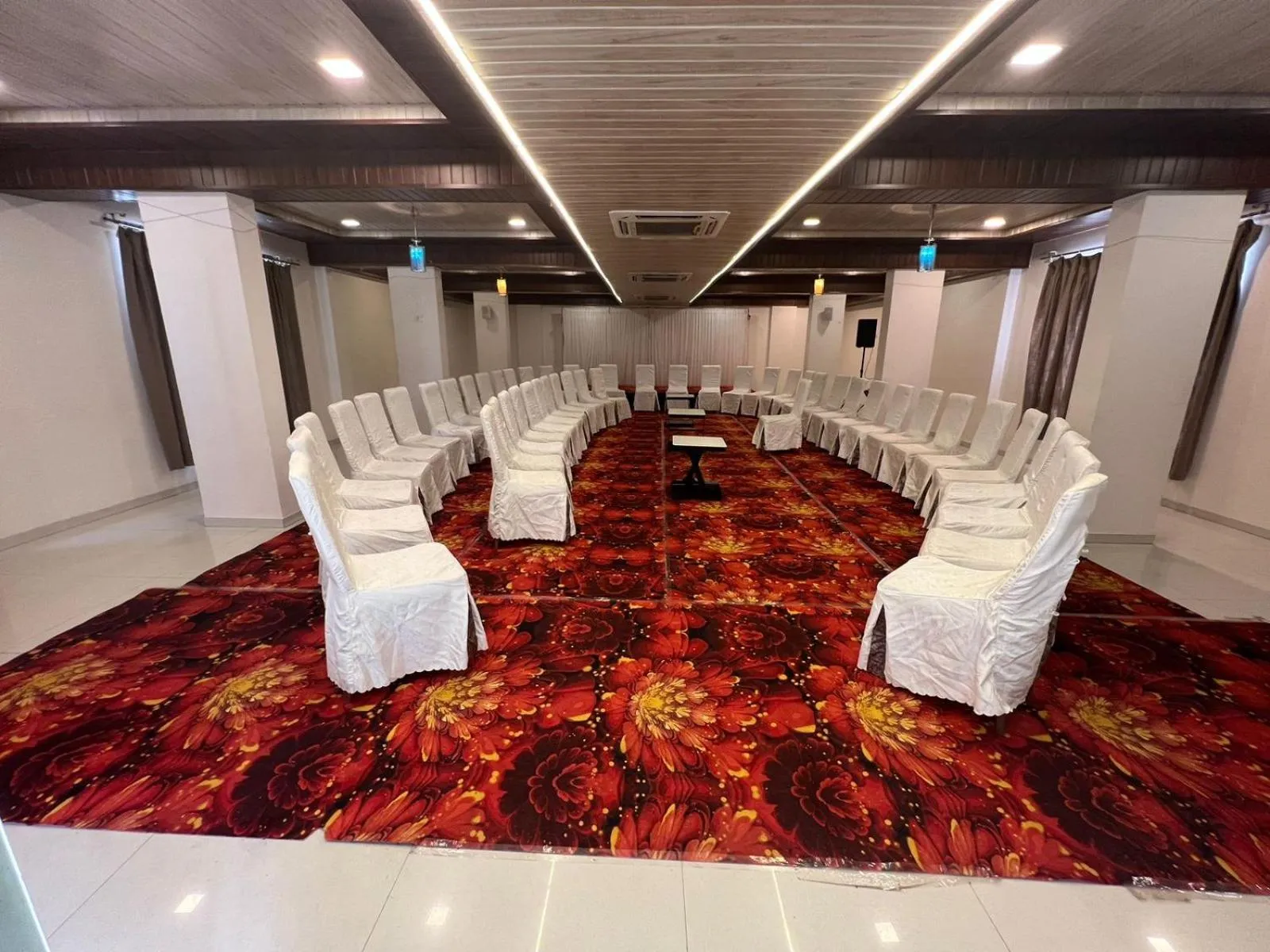 Banquet/Function facilities in Hotel Executive Silver Inn