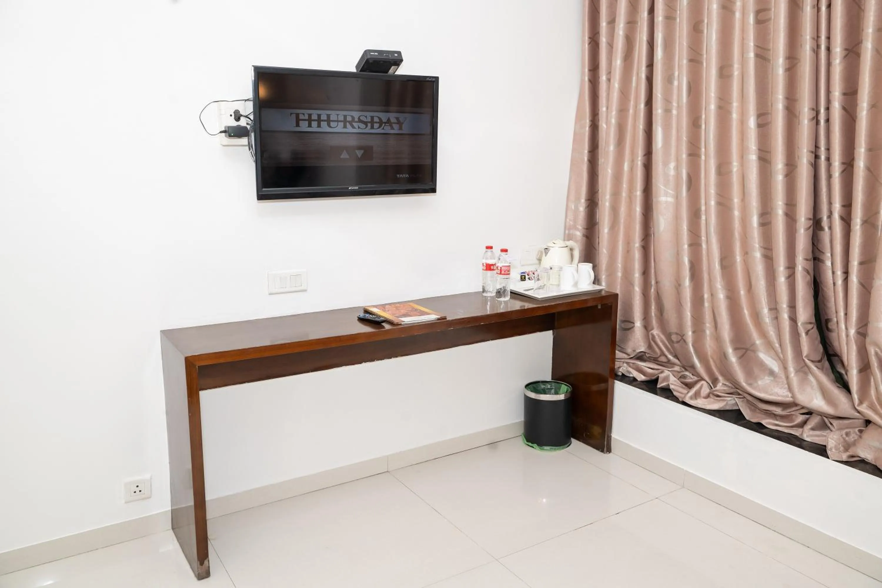 TV and multimedia in Hotel Executive Silver Inn