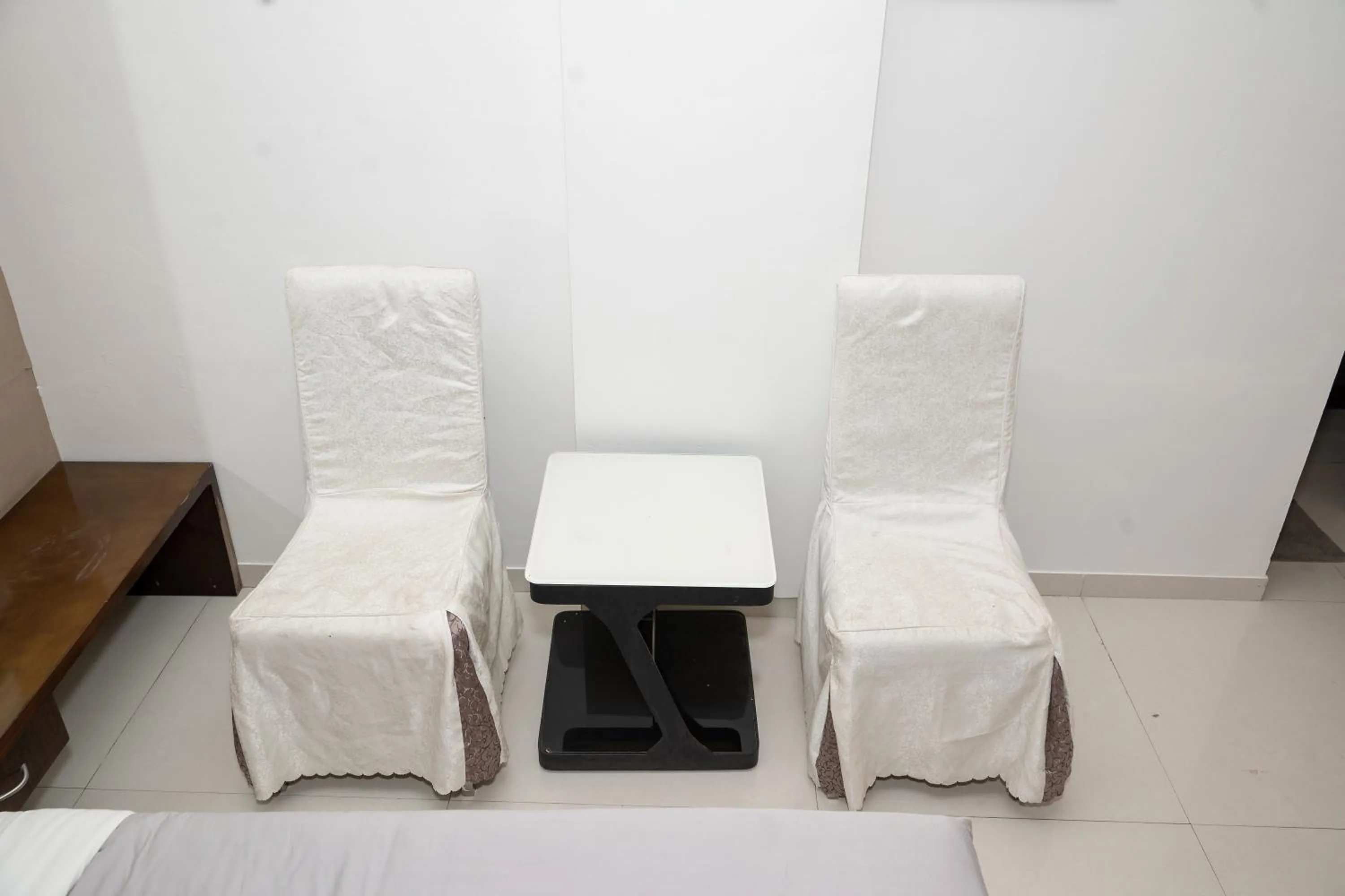 Seating area in Hotel Executive Silver Inn