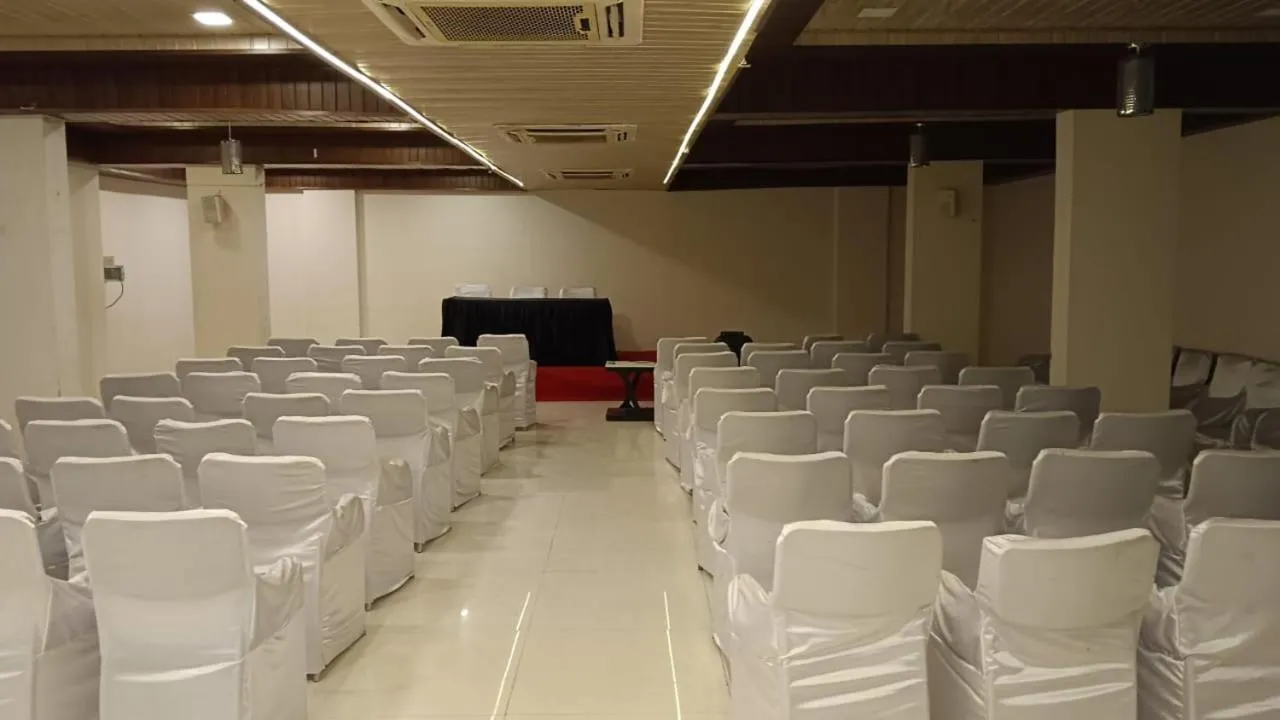 Meeting/conference room in Hotel Executive Silver Inn