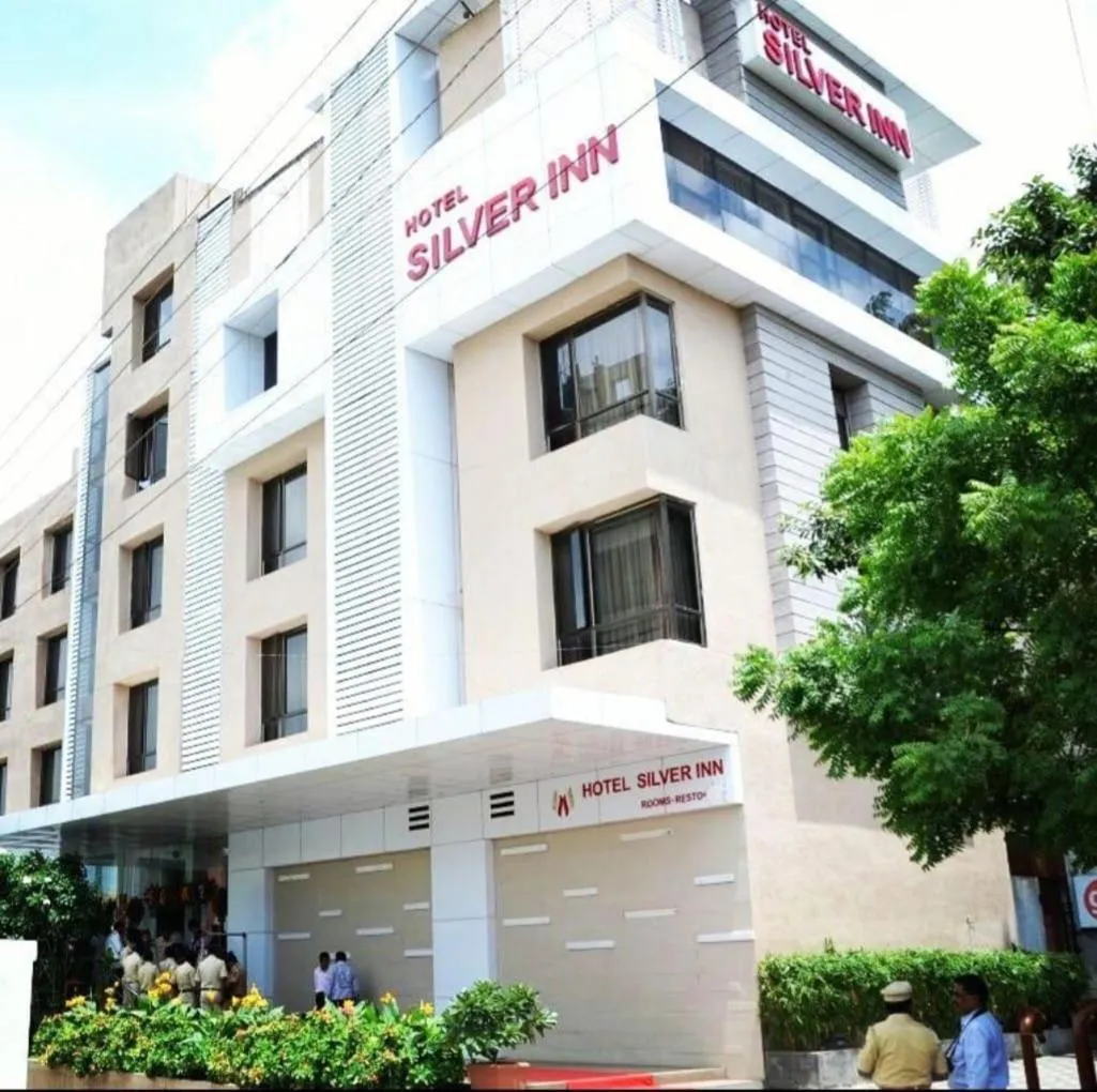 Property building in Hotel Executive Silver Inn
