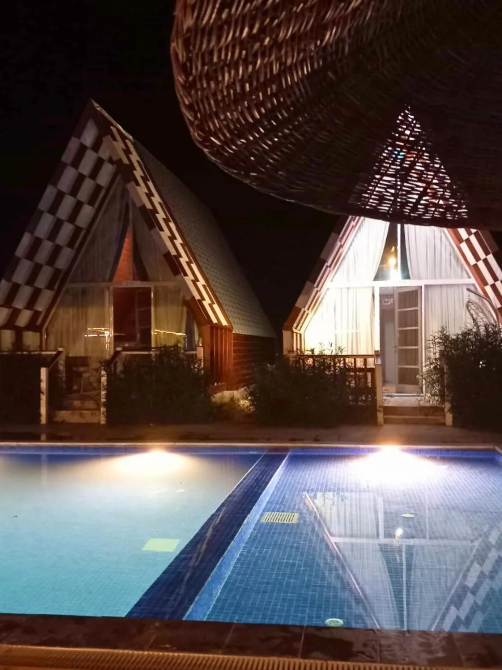 Night in Bu Bungalow Hotel