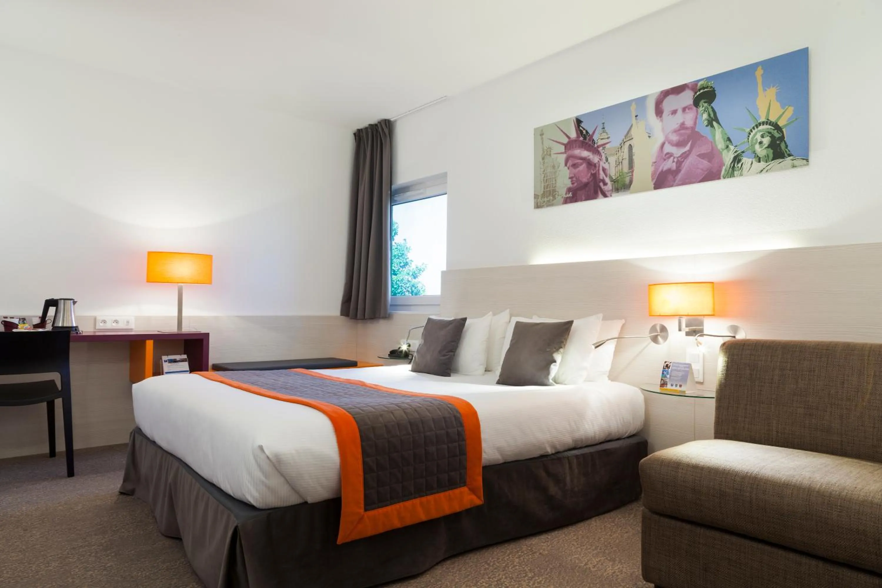 Photo of the whole room, Bed in Best Western Colmar Expo