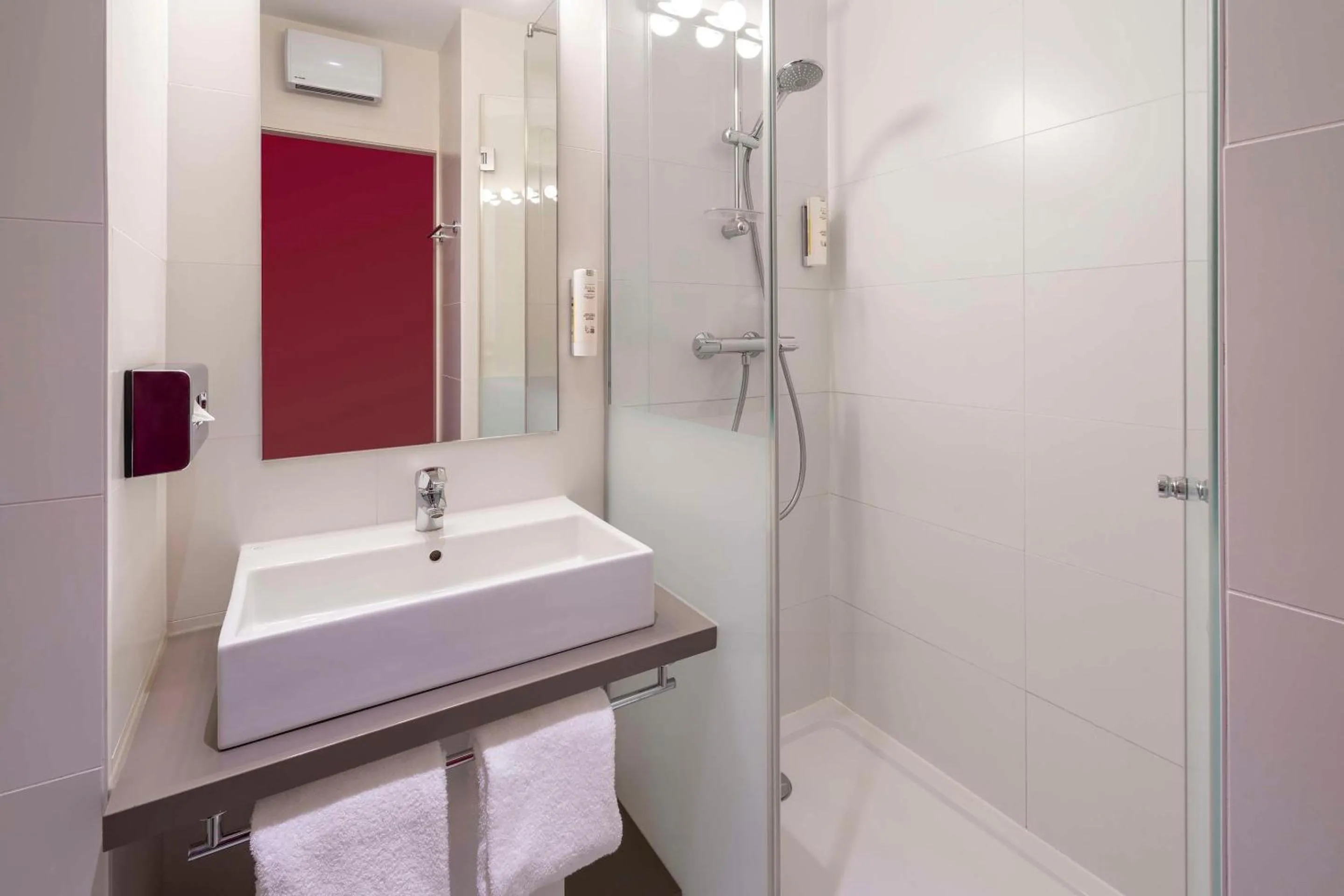 Bathroom in Best Western Colmar Expo