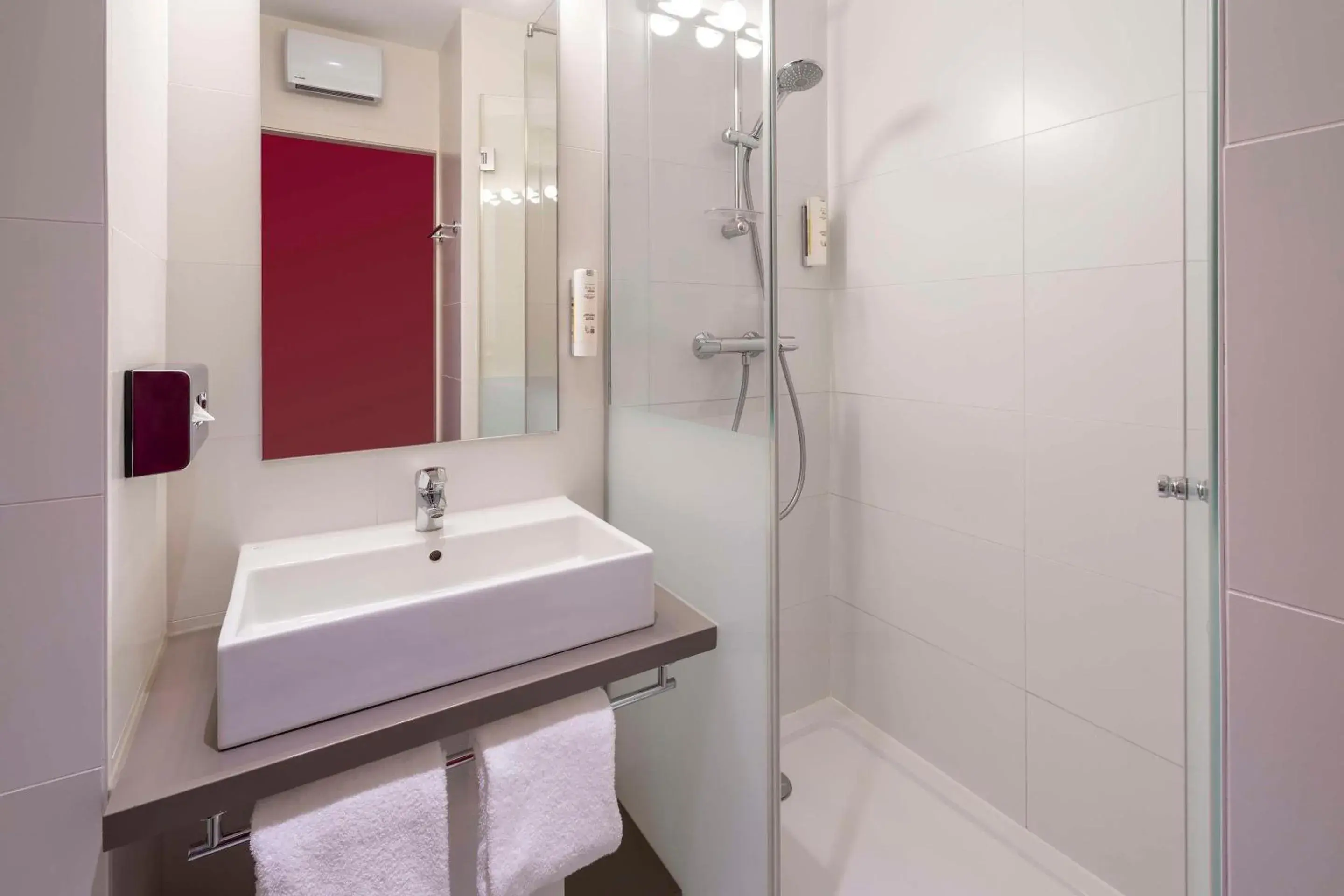 Standard Queen Room - Non-Smoking in Best Western Colmar Expo Standard Queen Room - Non-Smoking in Best Western Colmar Expo