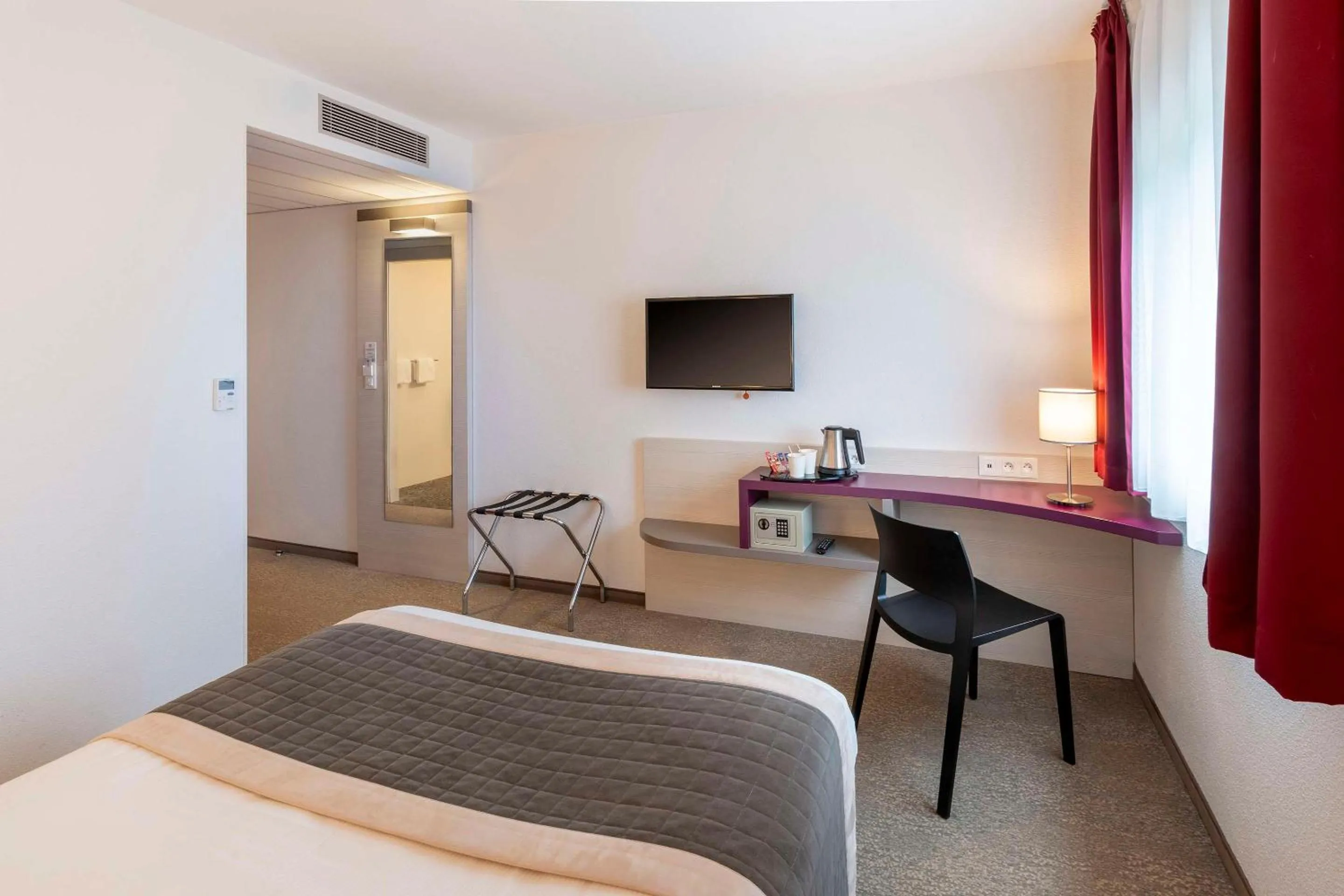 Bedroom, Bed in Best Western Colmar Expo