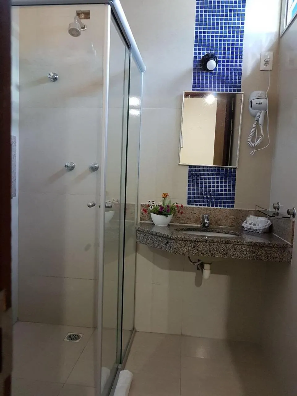 Shower in Hotel Minastur