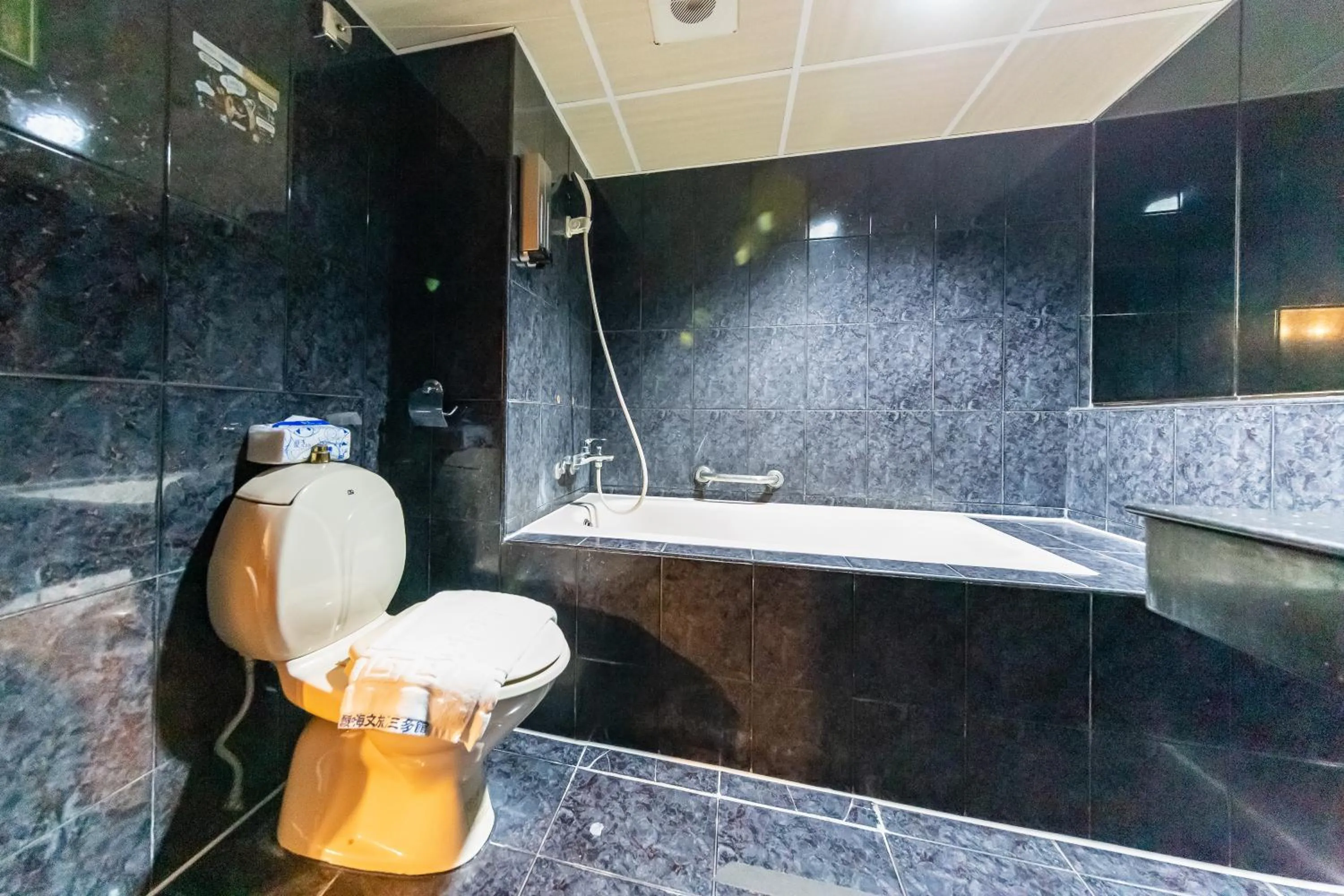 Bathroom in I HI Sanduo Travel Hotel