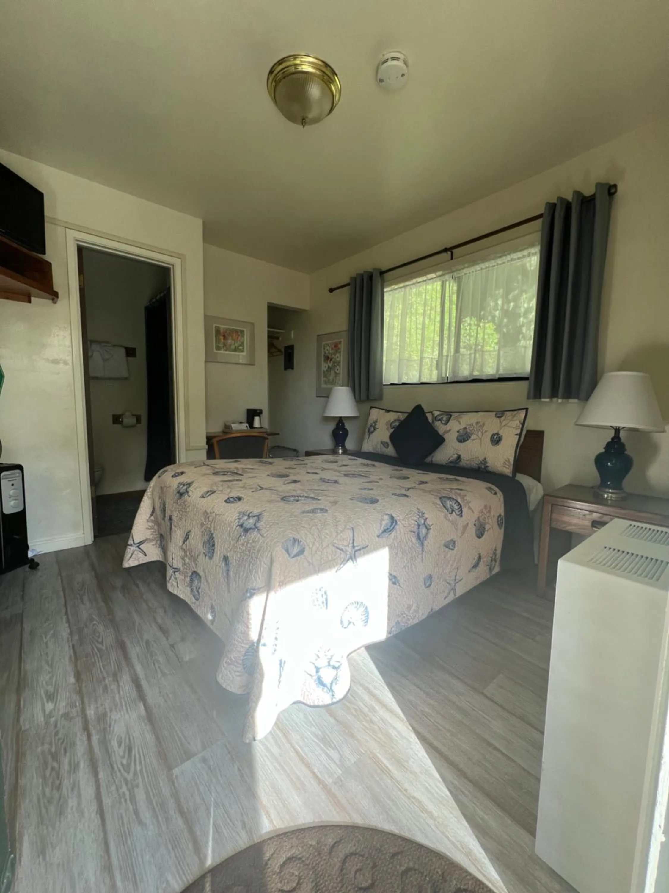 Living room in Ocean Cove Lodge Bar & Grill