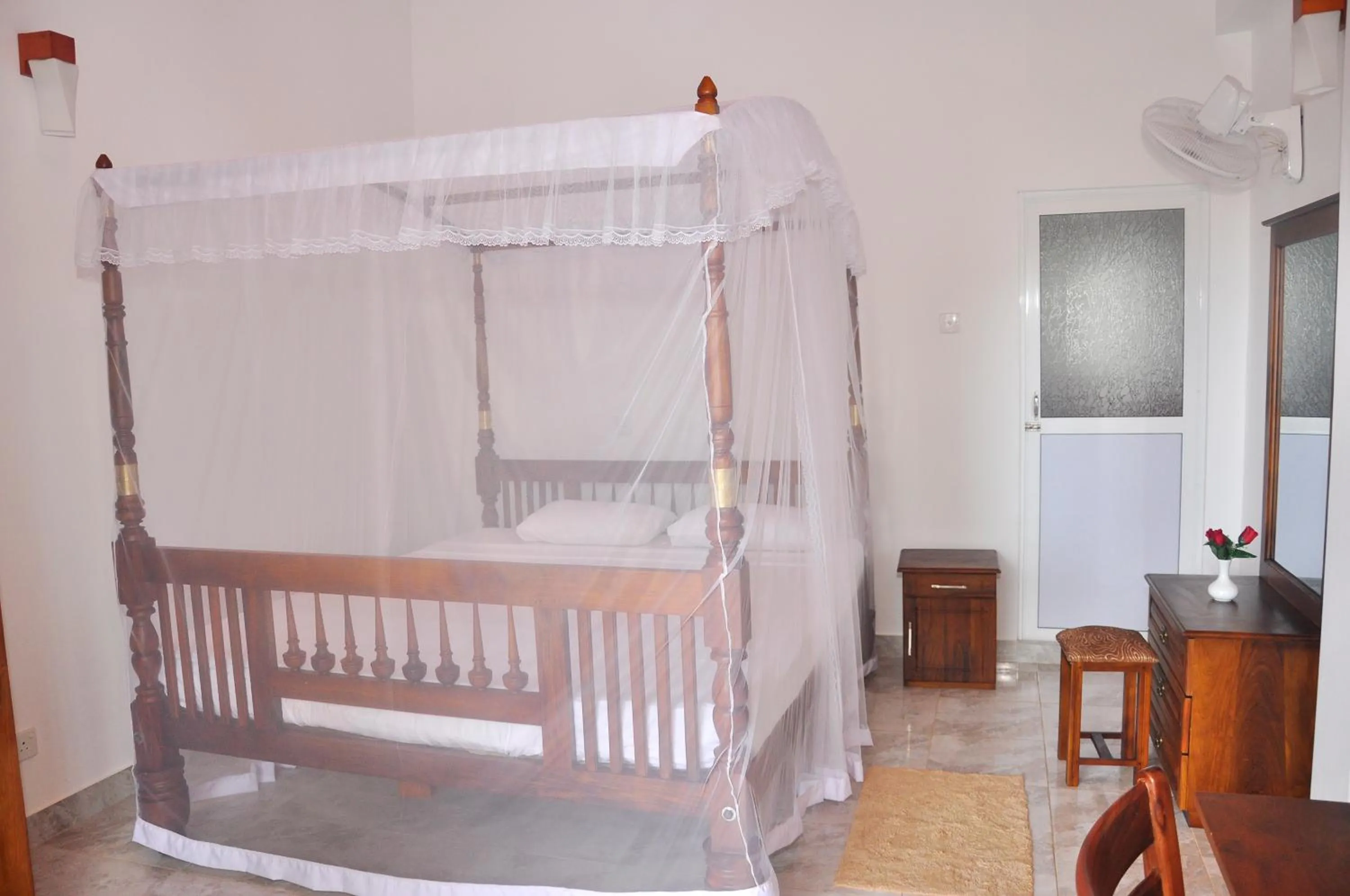 Photo of the whole room, Bed in Supun Villa