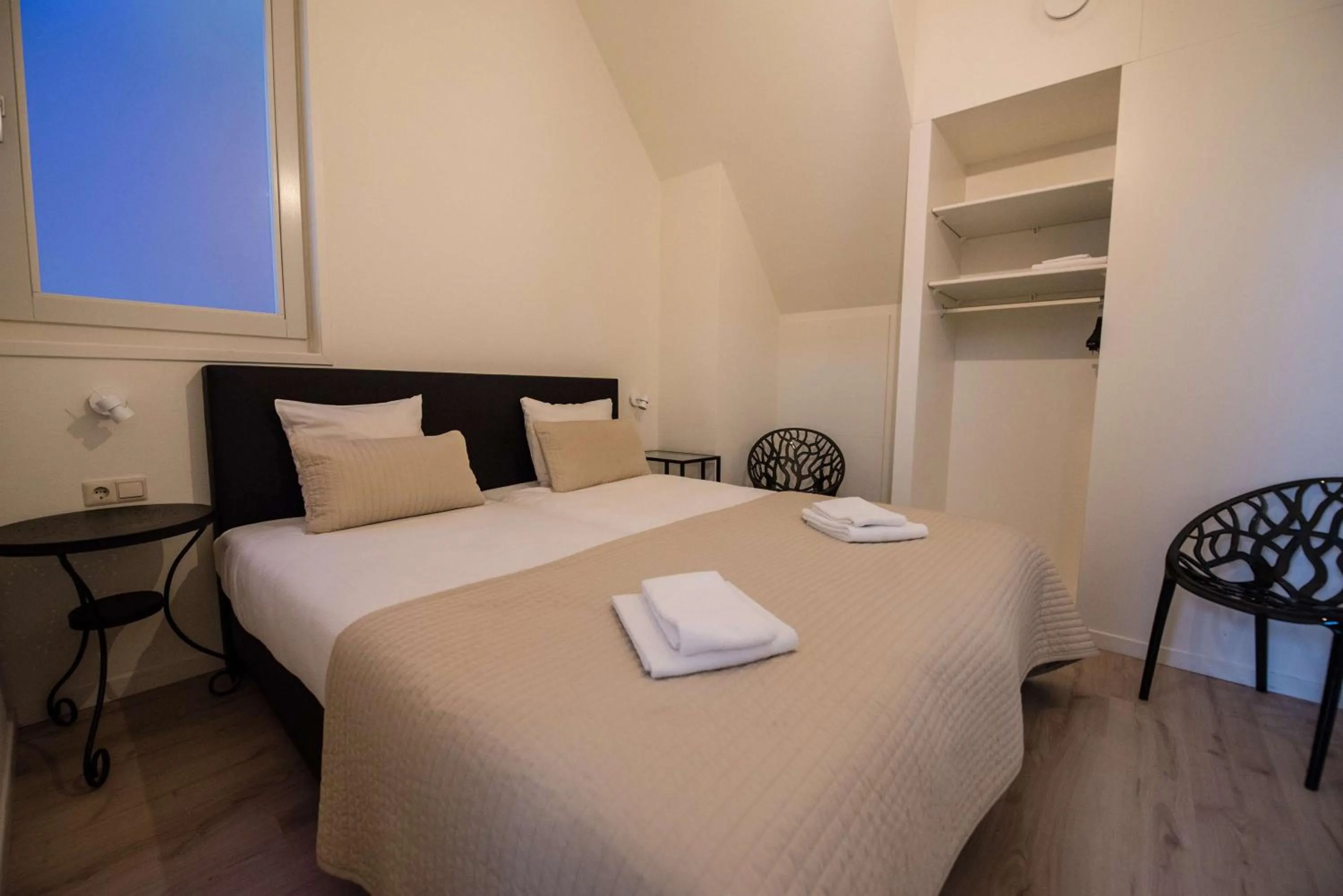 Photo of the whole room, Bed in Flonk Hotel Groningen Centre, BW Signature Collection