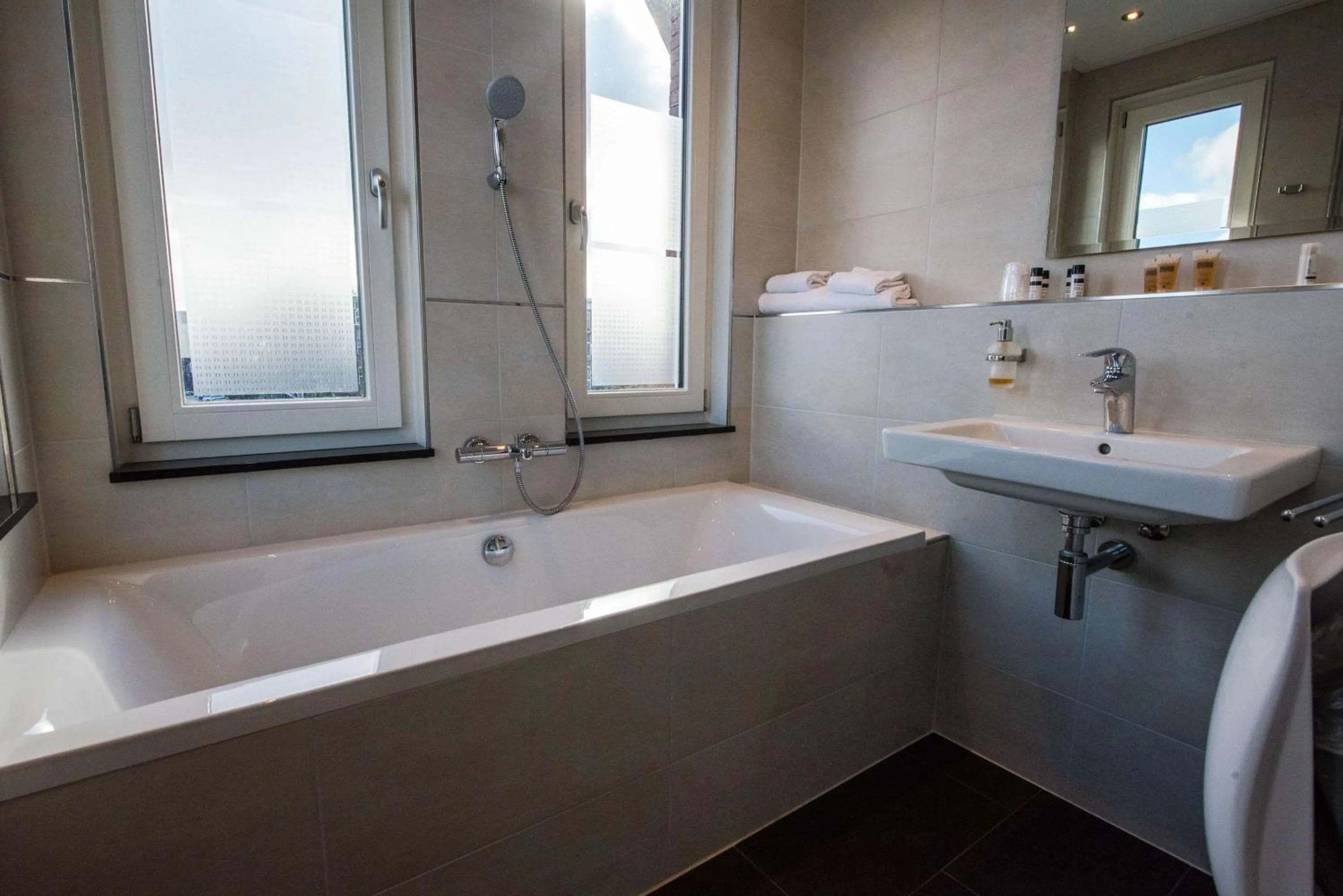 Bathroom in Flonk Hotel Groningen Centre, BW Signature Collection