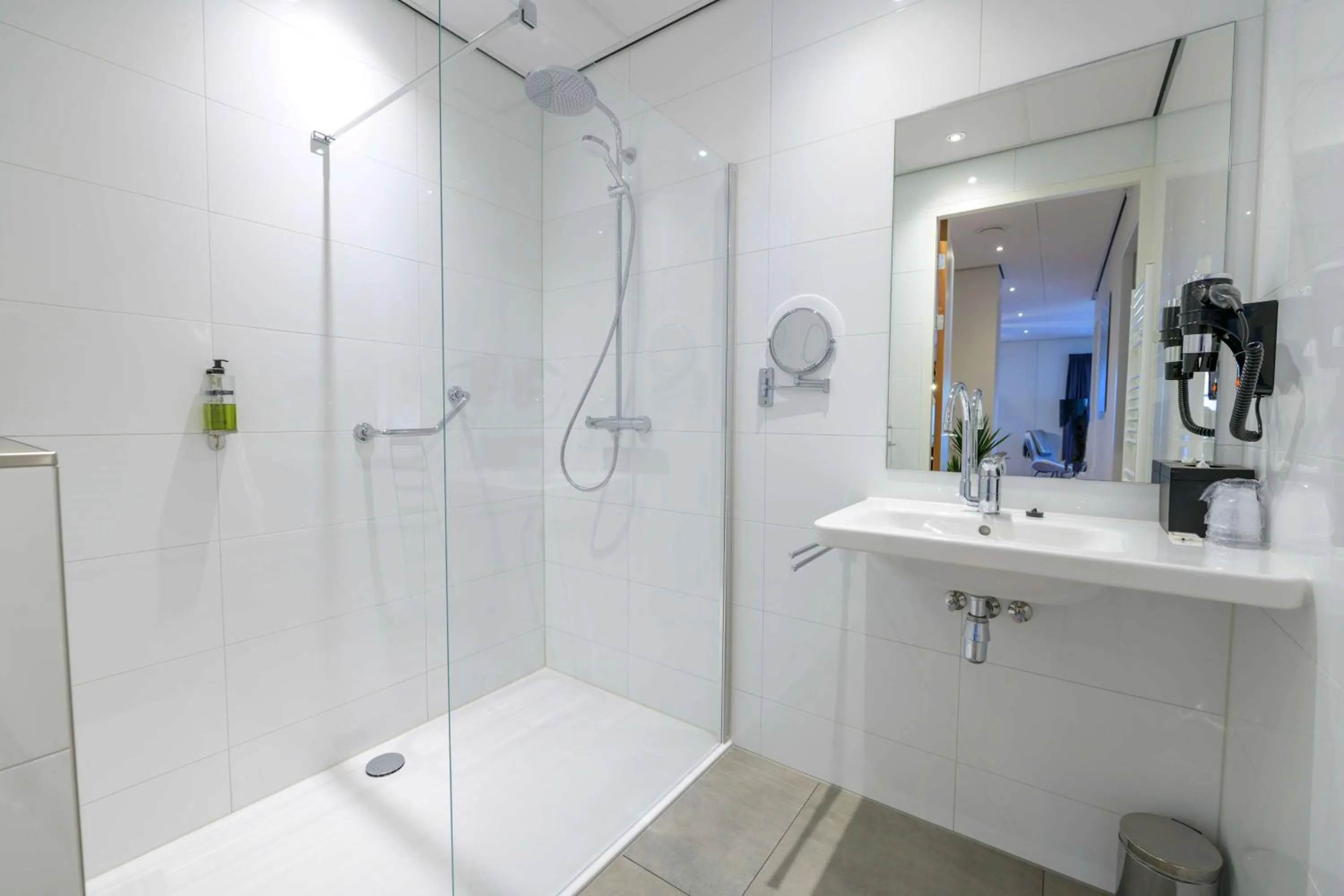 Bathroom in Flonk Hotel Groningen Centre, BW Signature Collection