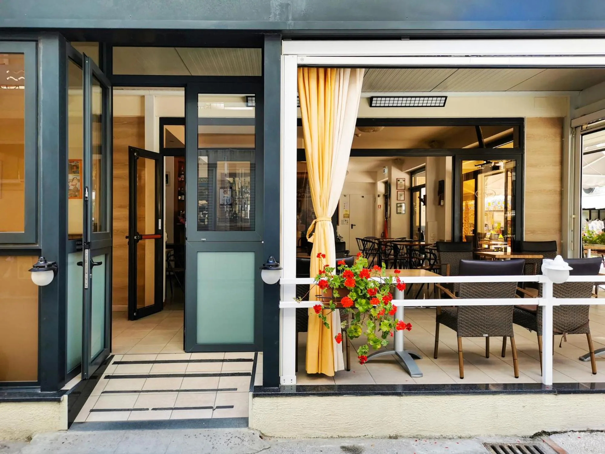 Facade/entrance in Hotel La Plage