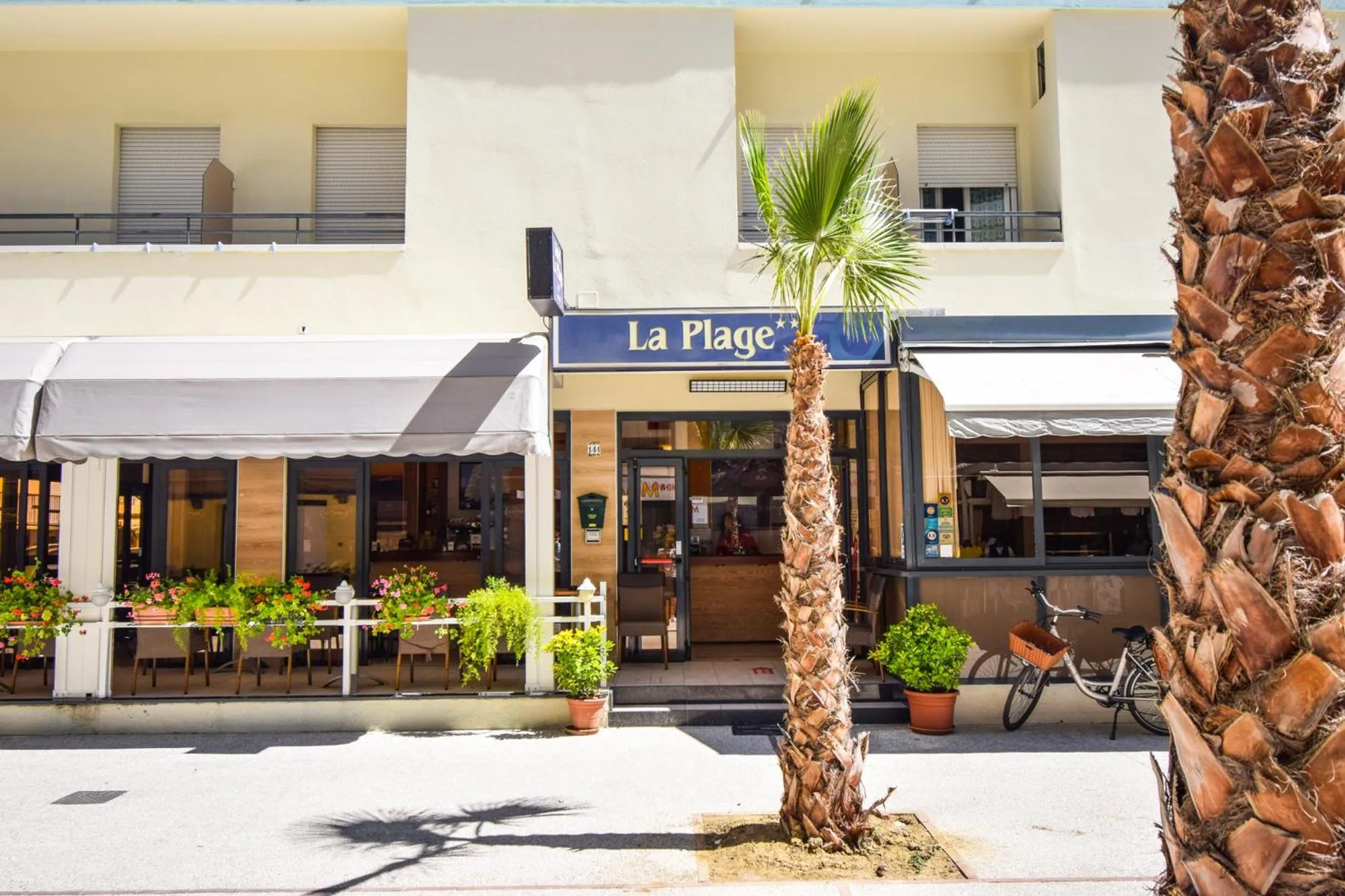 Property building in Hotel La Plage