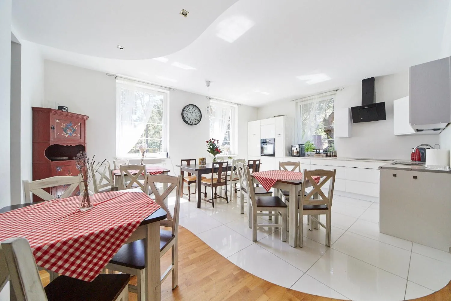 Communal kitchen in Willa Vinci Rozewie