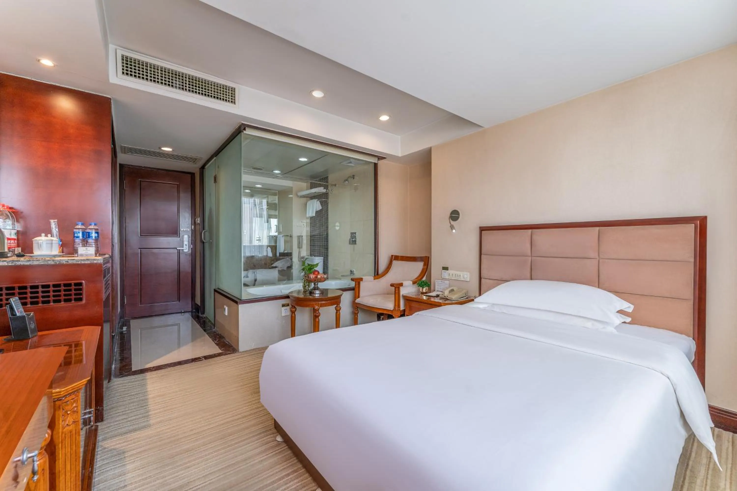 Photo of the whole room, Bed in Baoding Zhong Yin Hotel