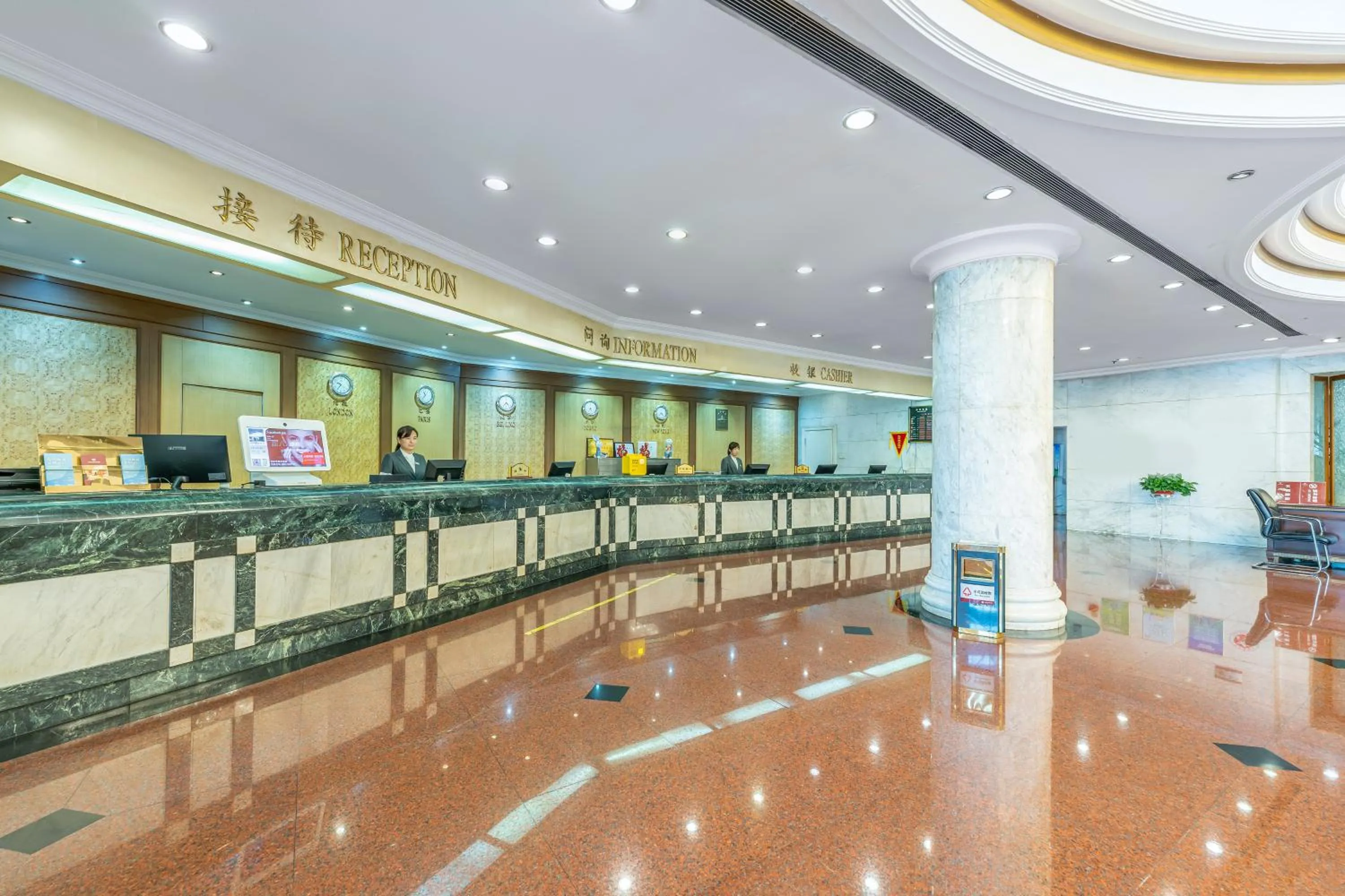 Lobby or reception in Baoding Zhong Yin Hotel