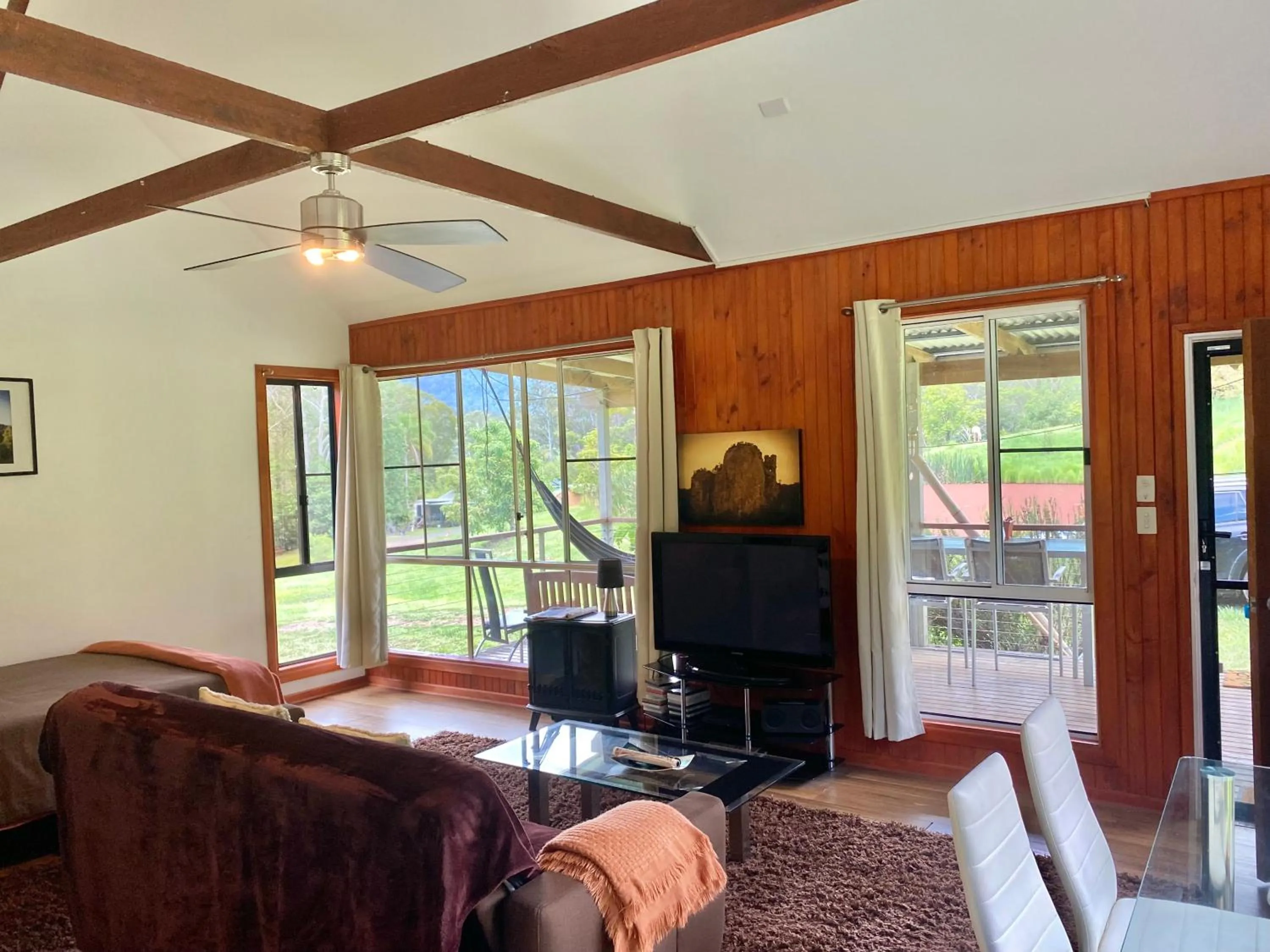 TV and multimedia in Nimbin waterfall retreat