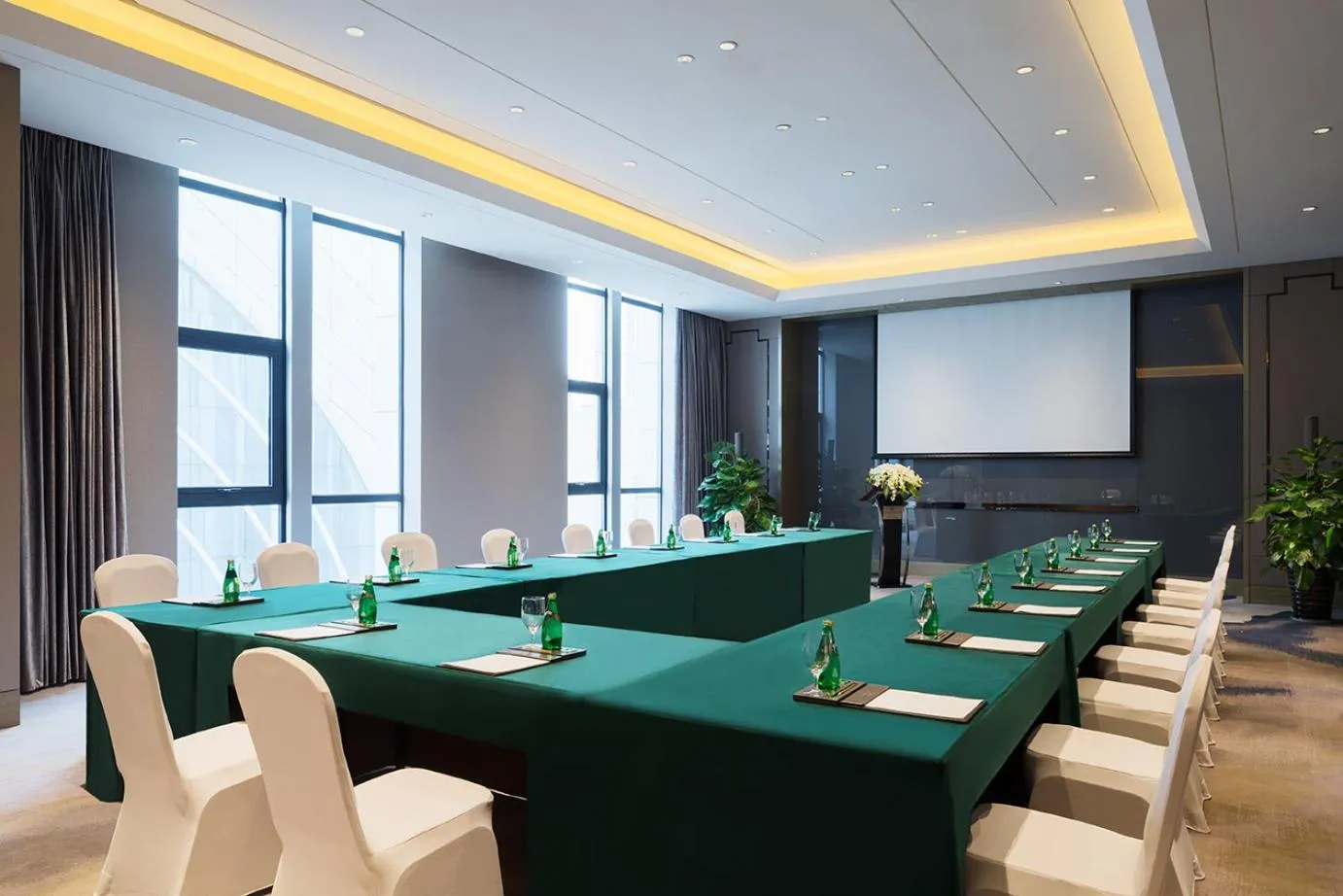 Meeting/conference room in Maanshan Wanda Realm Hotel
