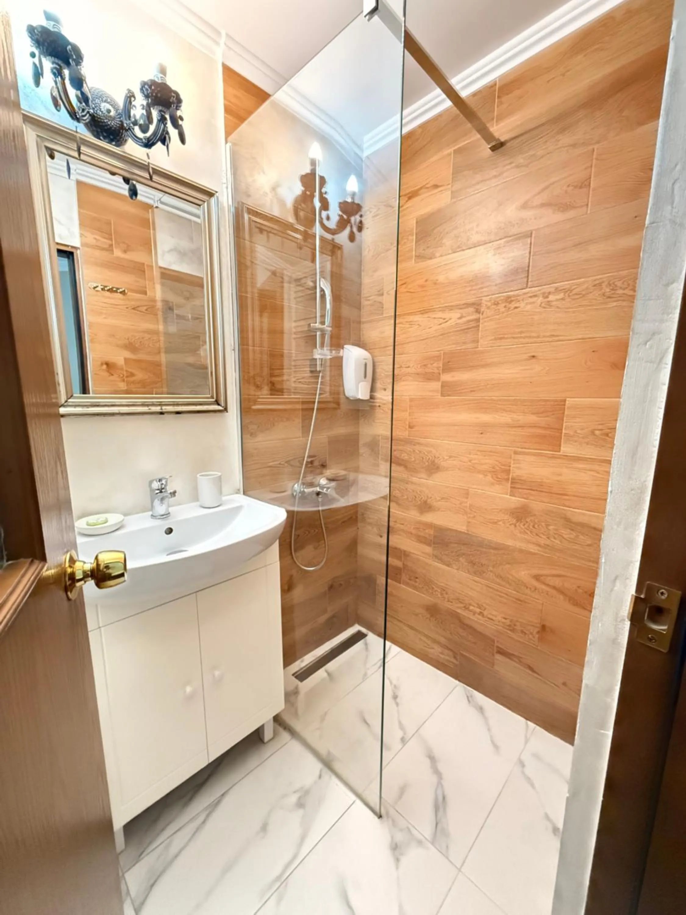 Shower in Vila Central