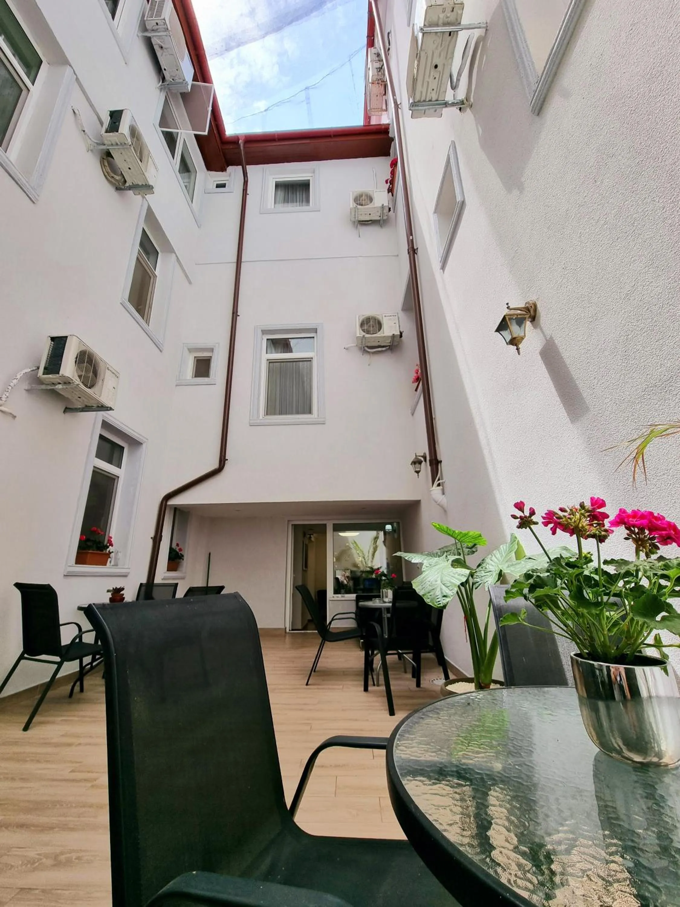 Property building in Vila Central