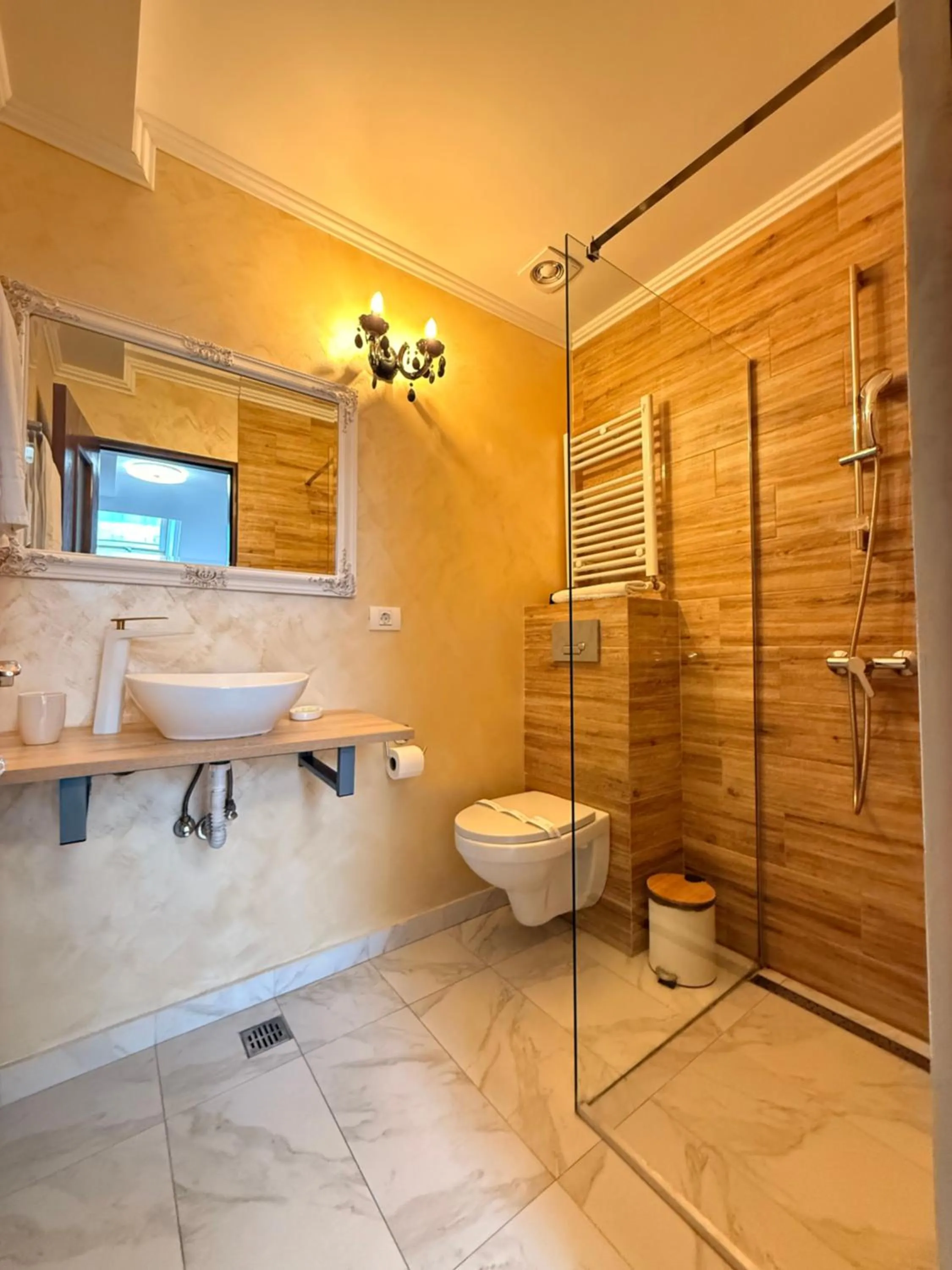 Shower in Vila Central