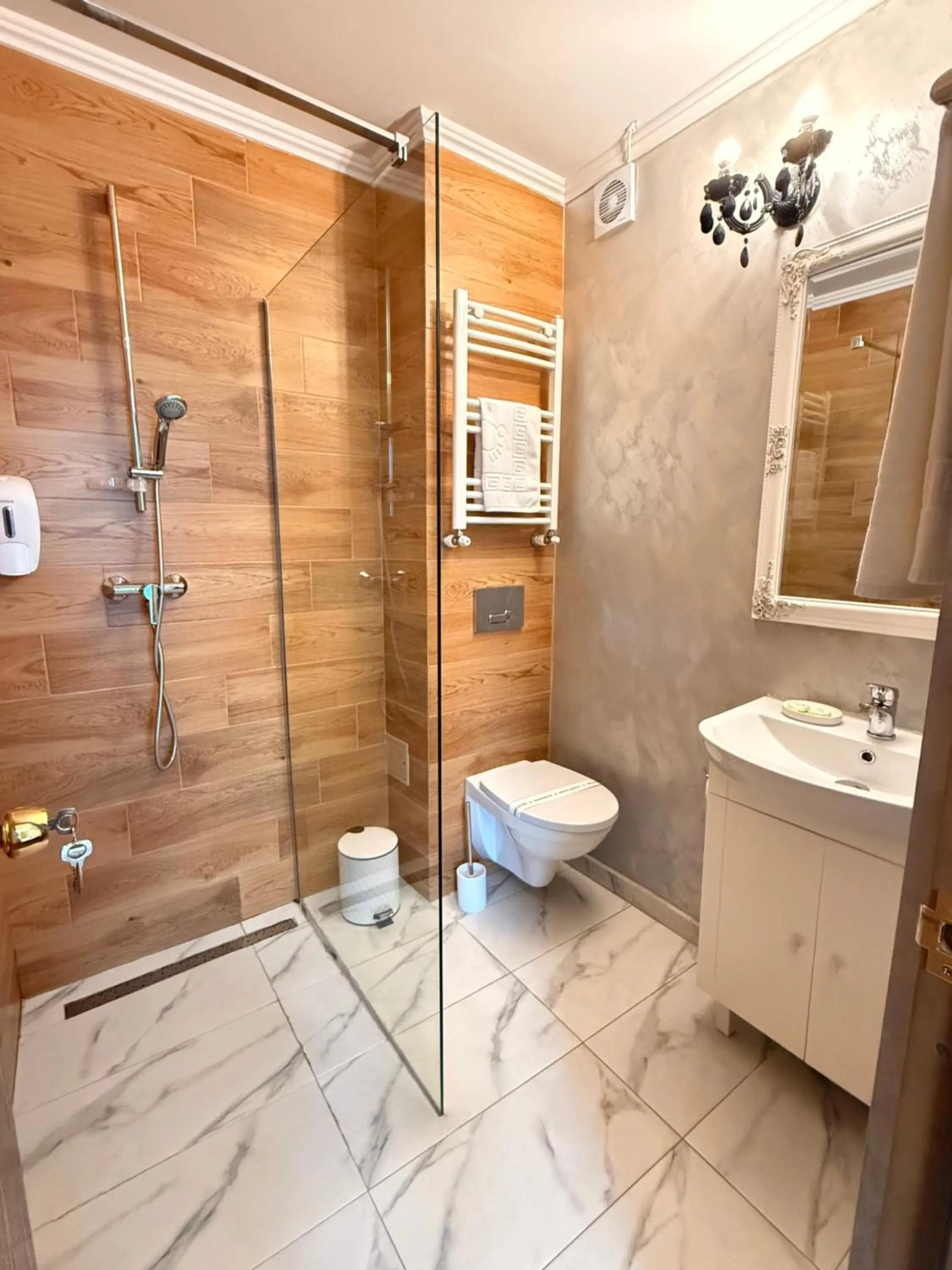 Shower in Vila Central