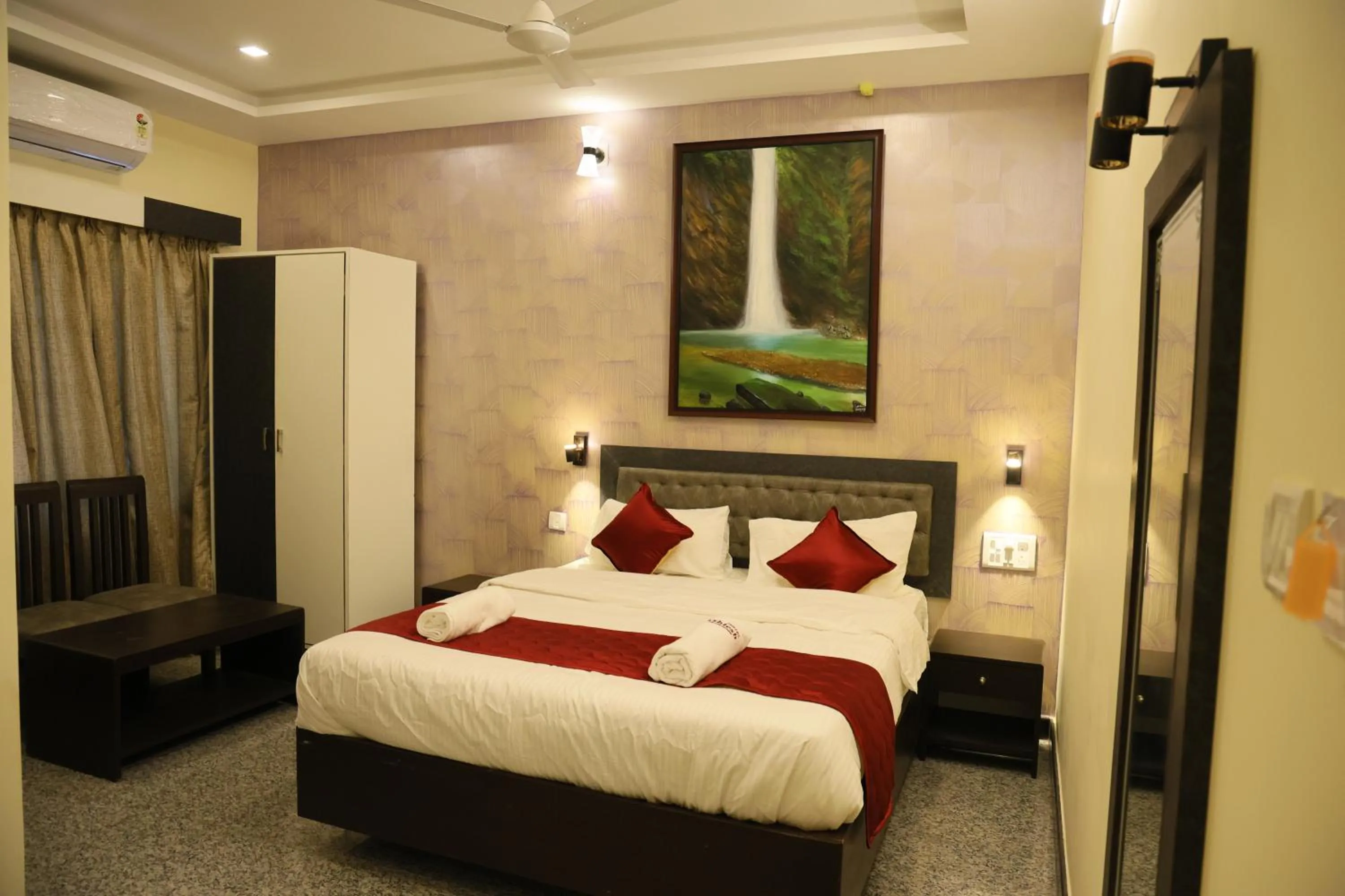 Bed in Hotel Ashlesh Manipal