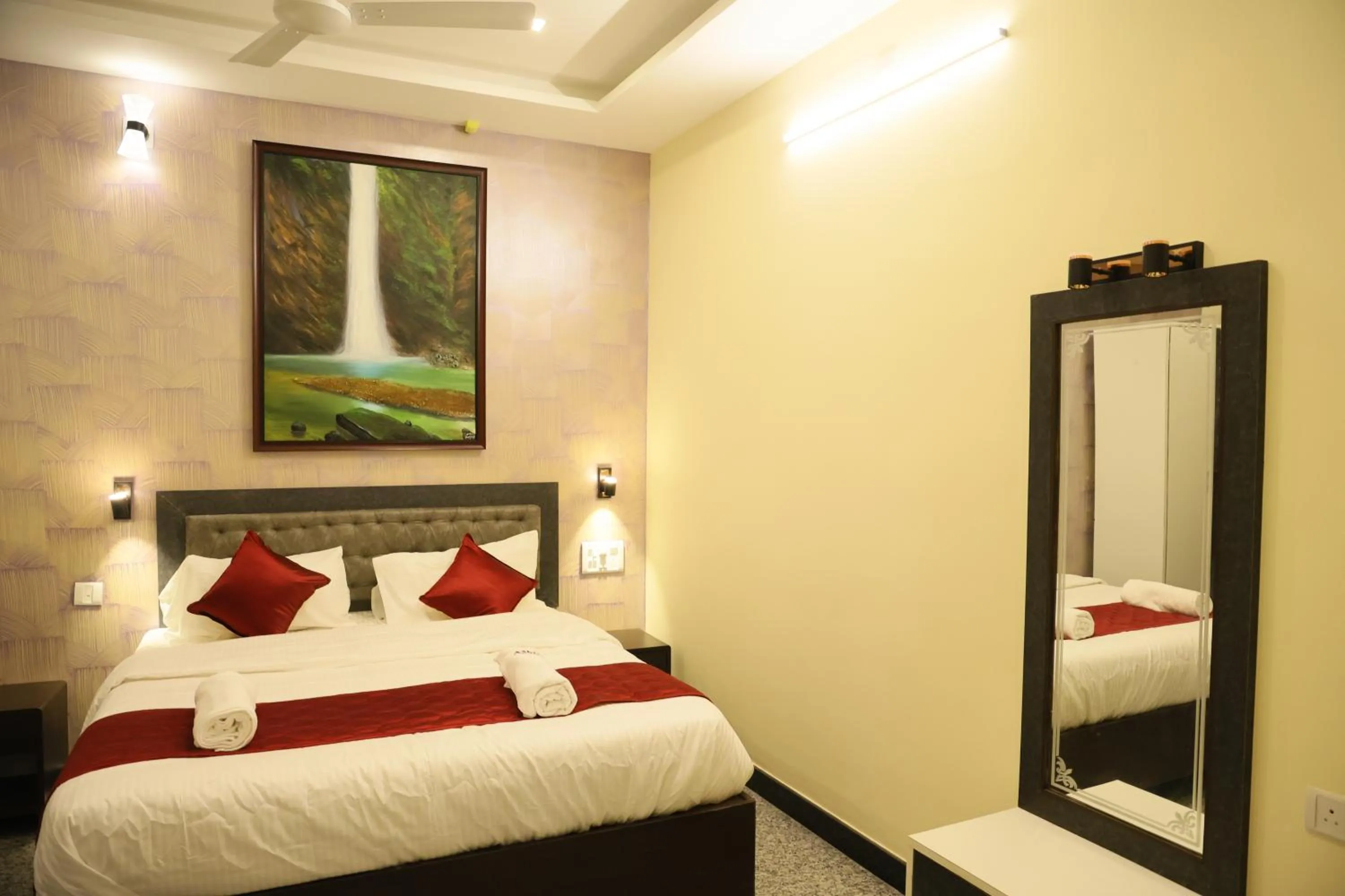 Bed in Hotel Ashlesh Manipal