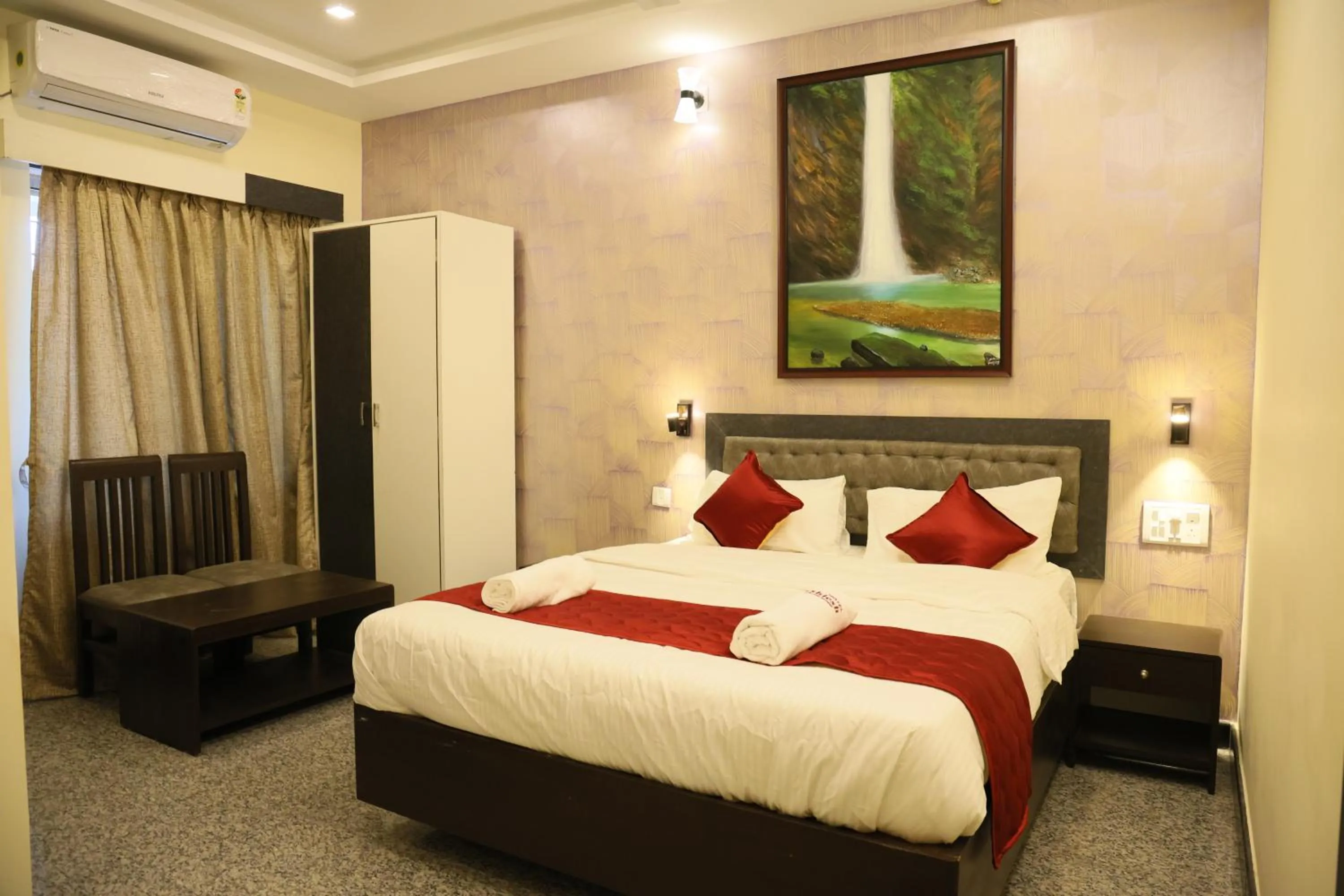 Bed in Hotel Ashlesh Manipal