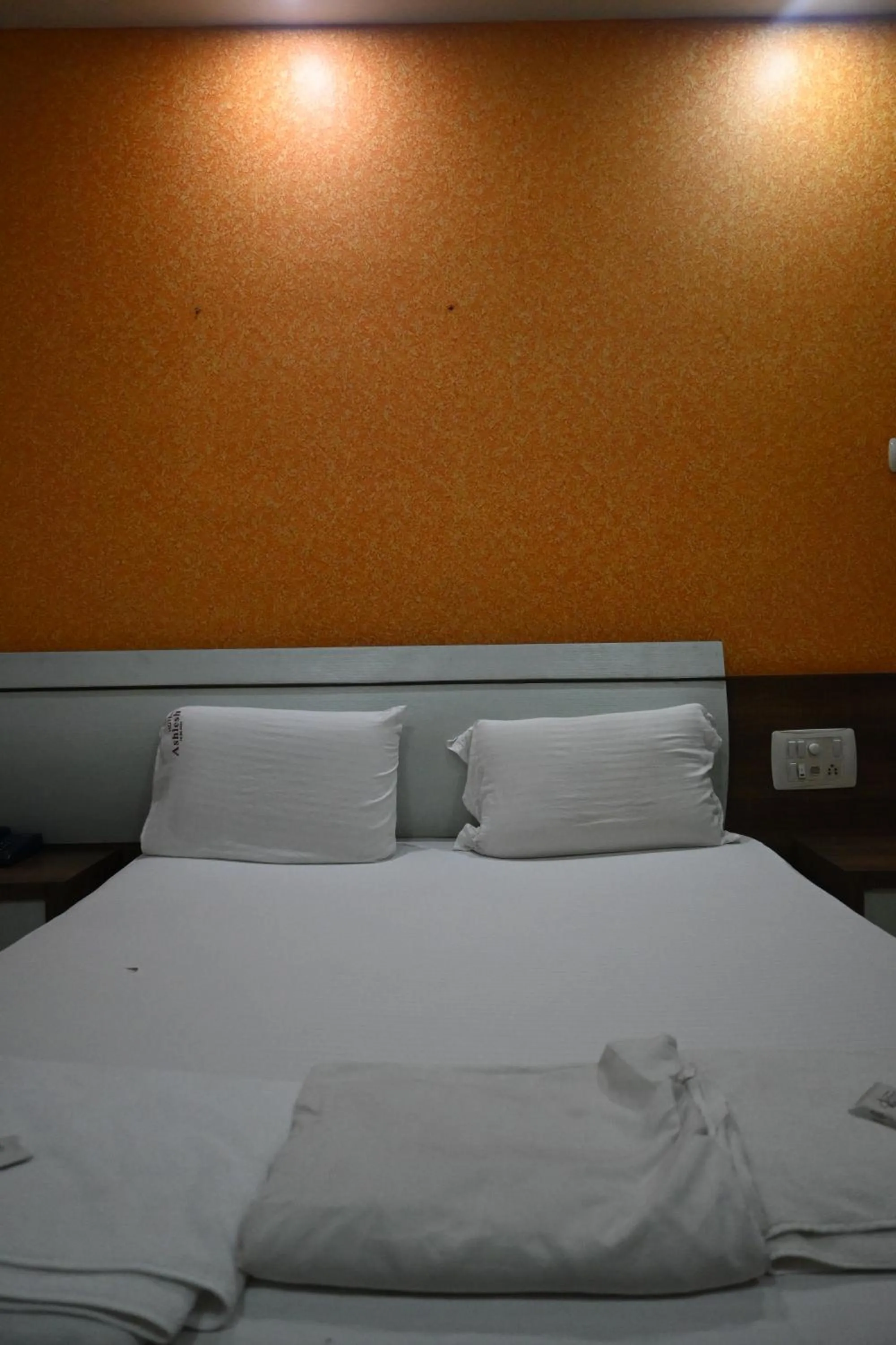 Bed in Hotel Ashlesh Manipal