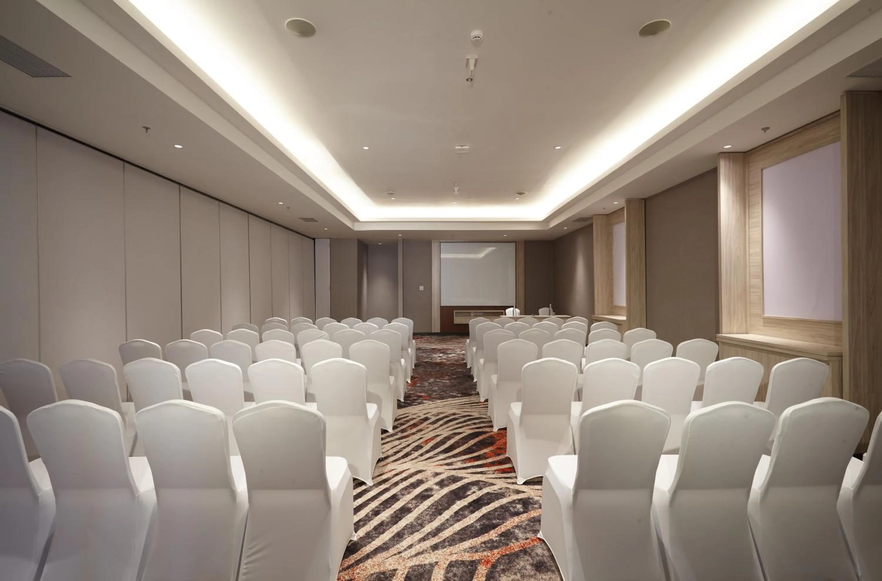 Business facilities in HARRIS Hotel & Convention Cibinong City Mall Bogor