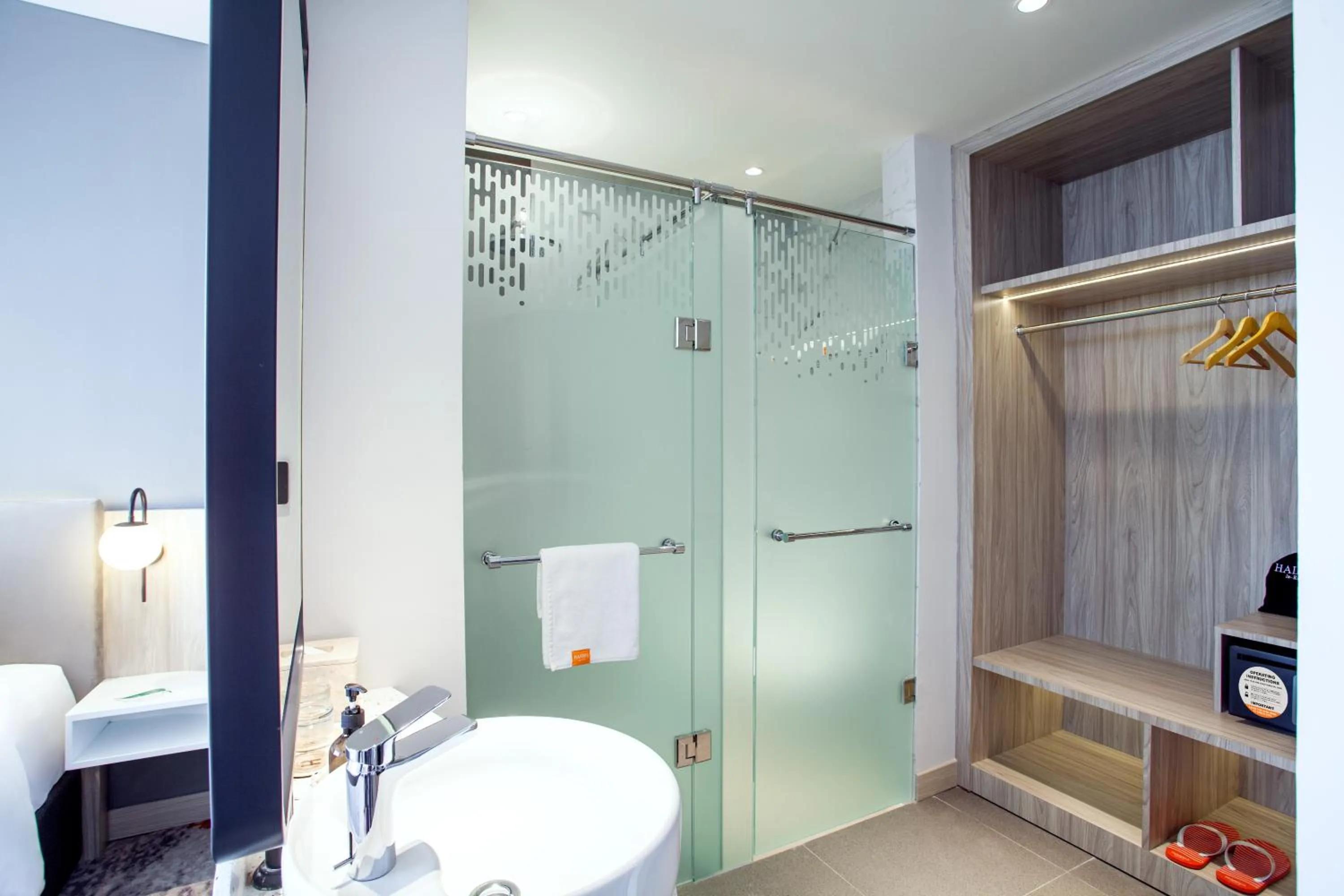 Shower in HARRIS Hotel & Convention Cibinong City Mall Bogor