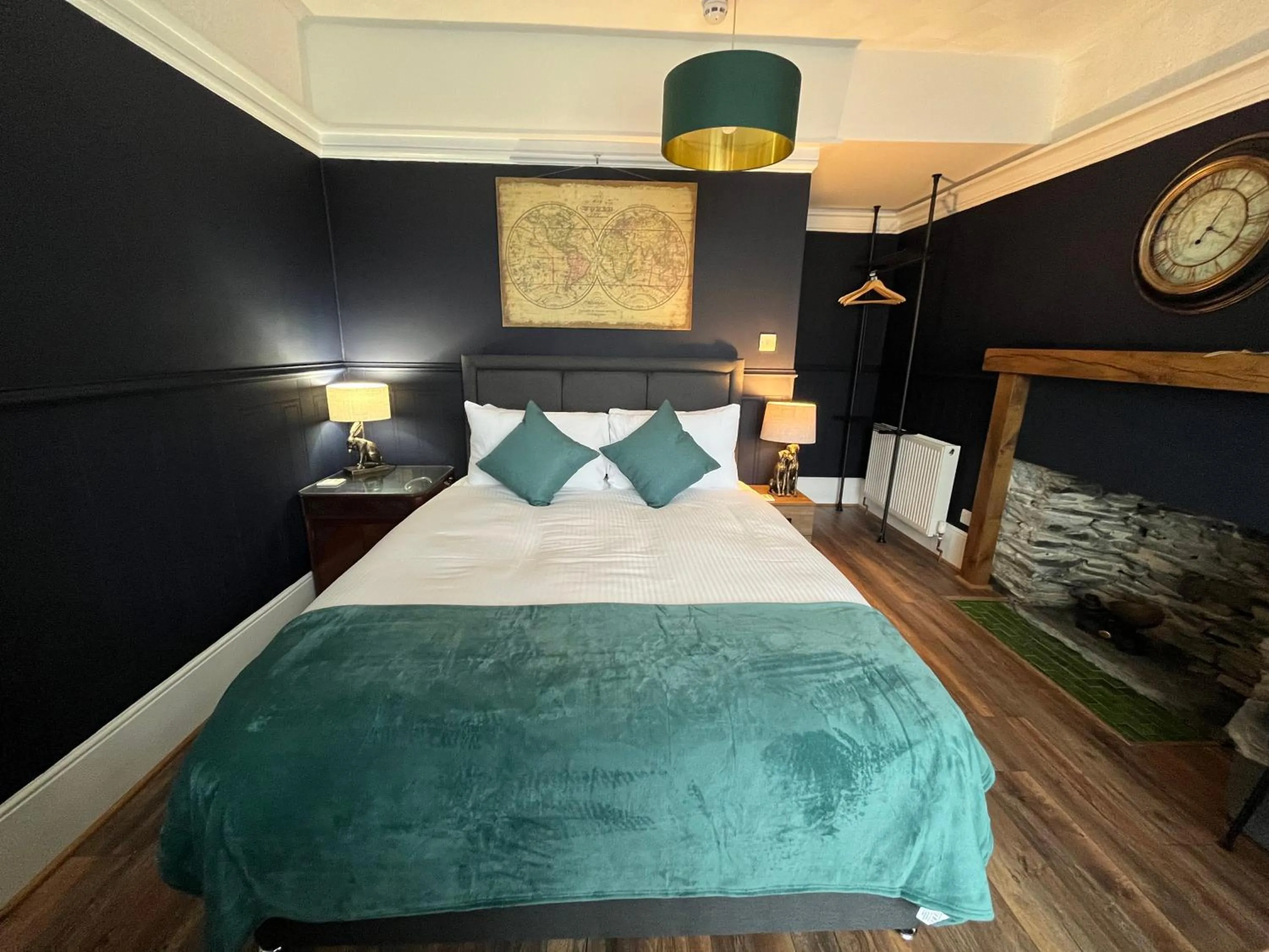 Photo of the whole room, Bed in The Lyncroft