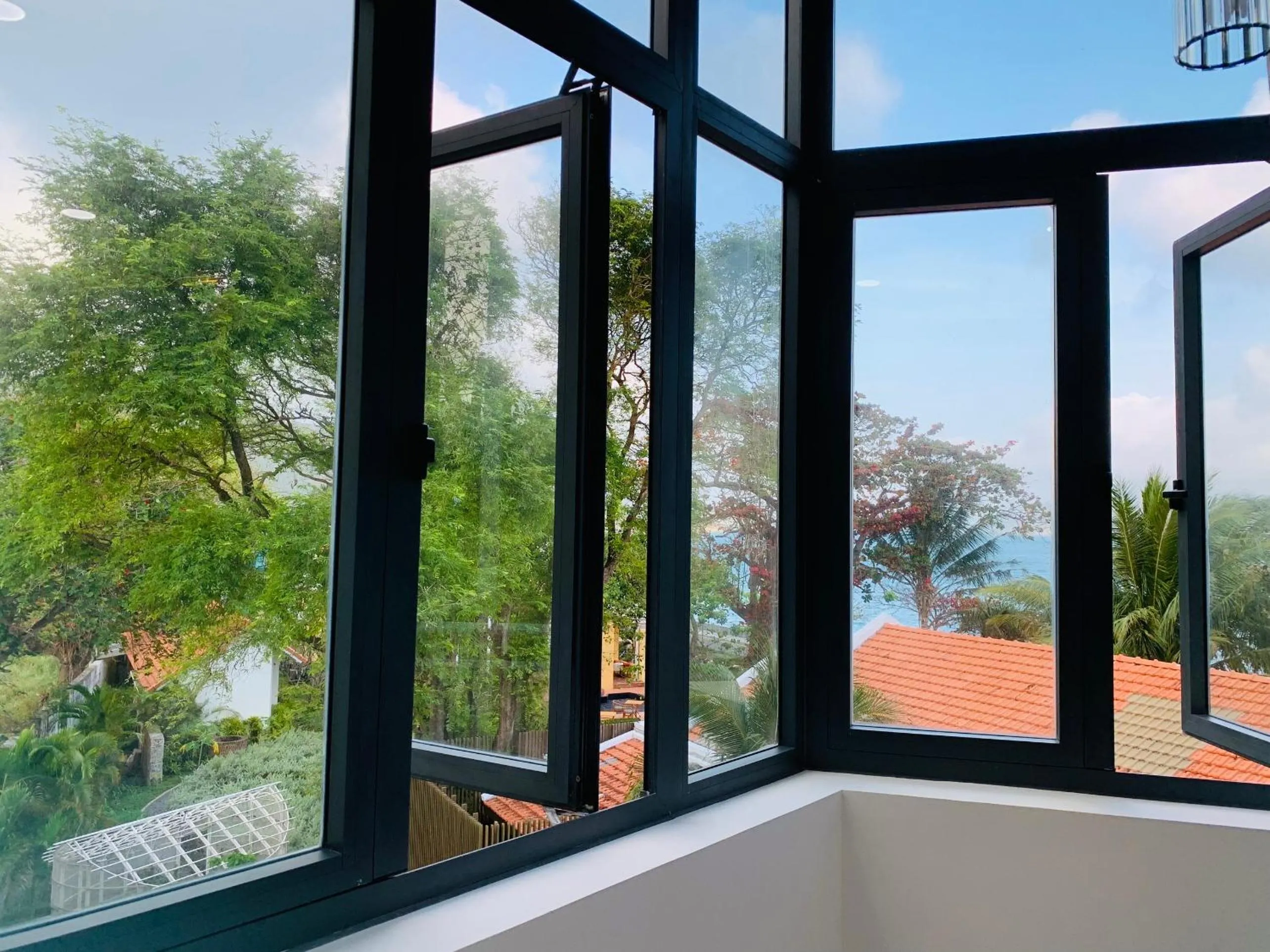 Day in Golden Rose Hotel Con Dao