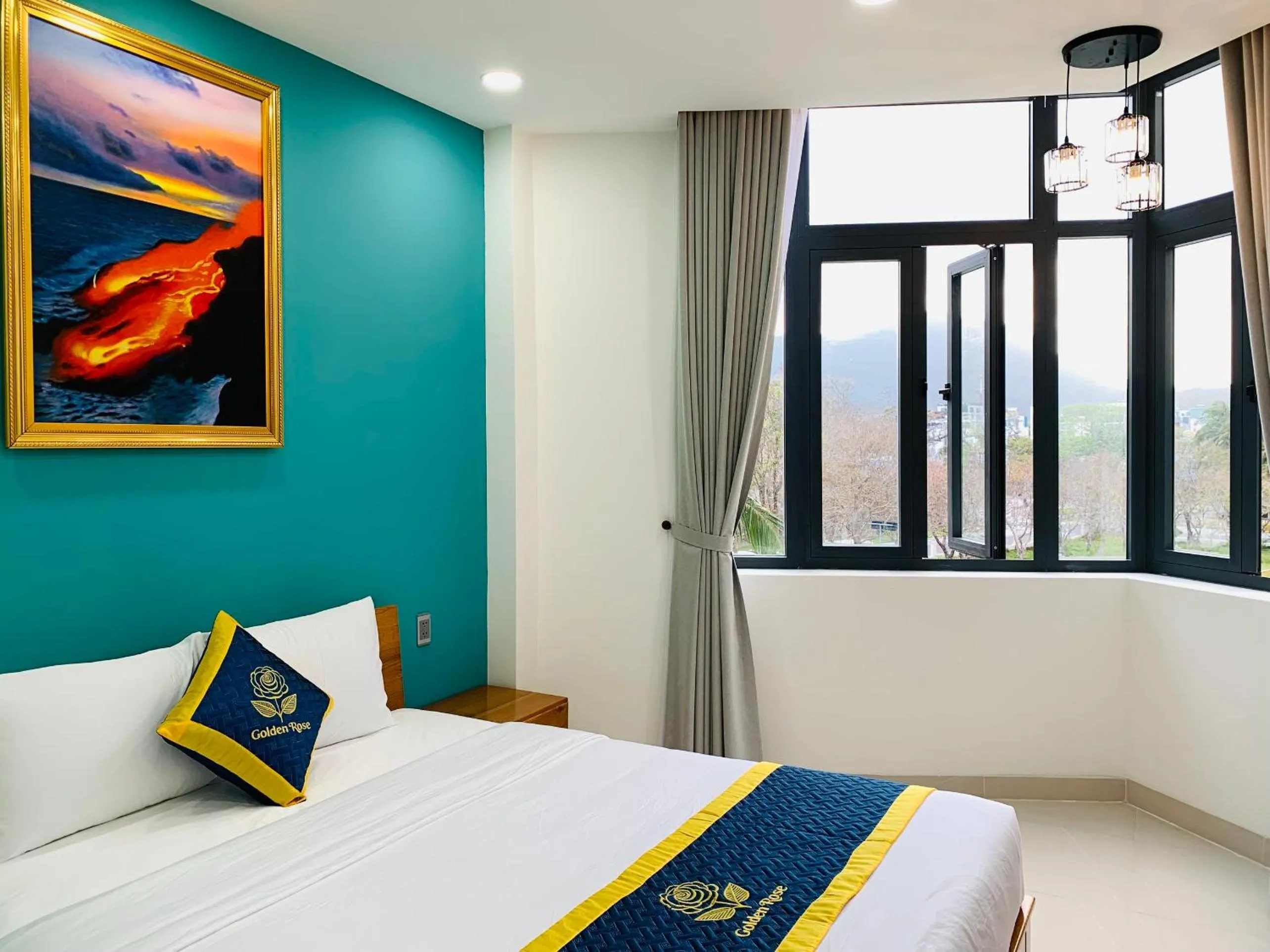 Bed in Golden Rose Hotel Con Dao