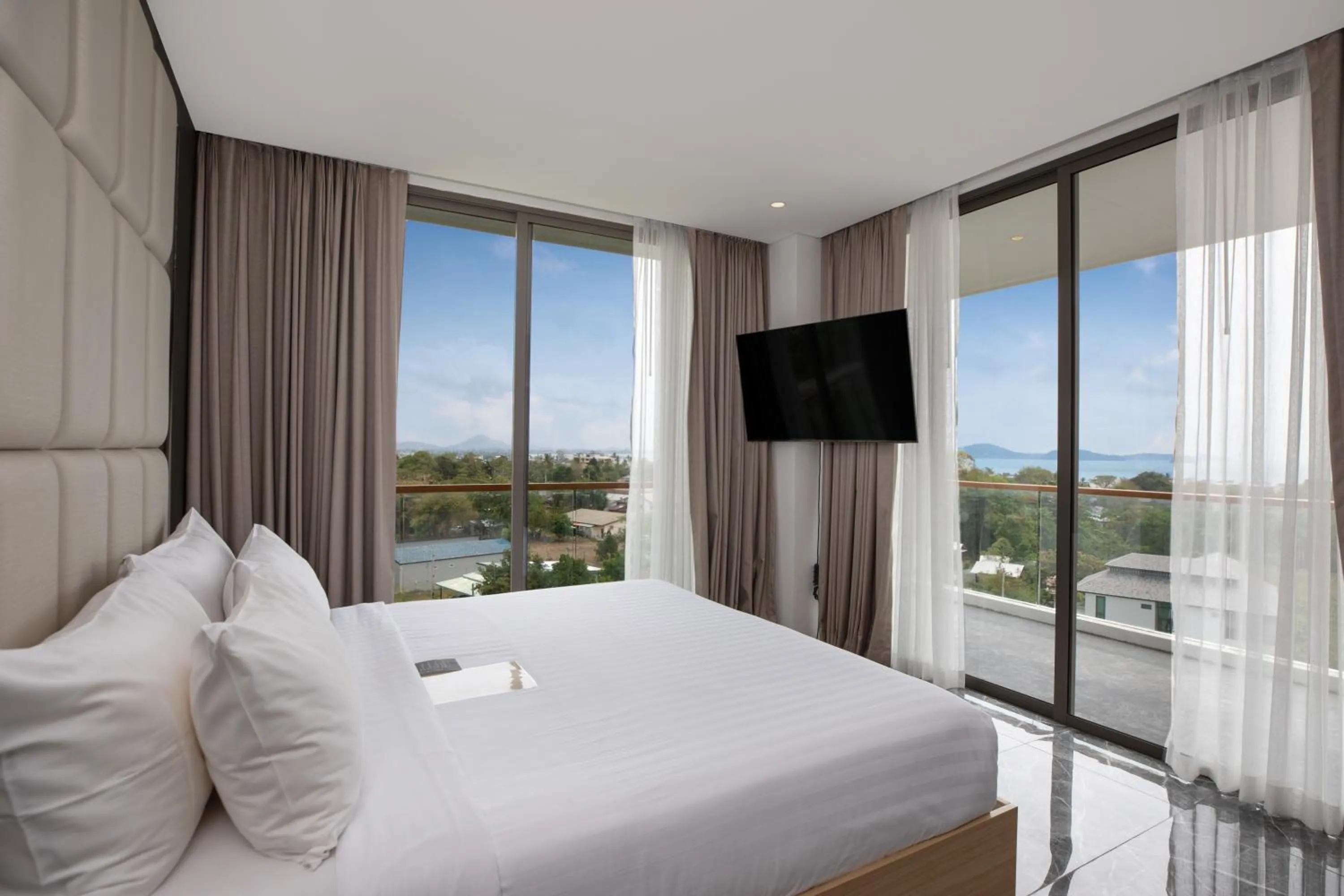 Bed in Elite Atoll Serviced Apartments Phuket